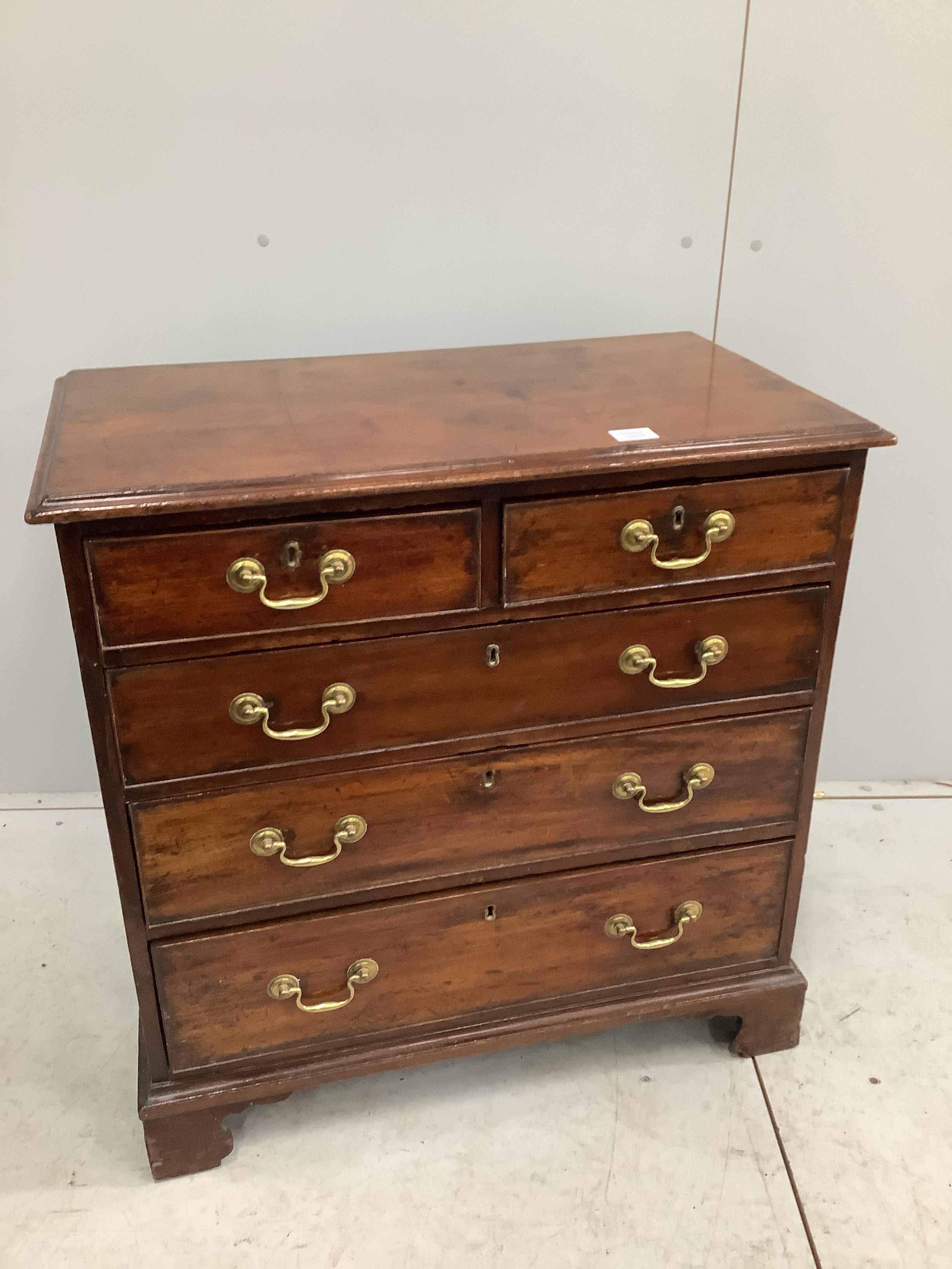 A small George III mahogany chest of five drawers, width 80cm, depth 45cm, height 81cm - Image 2 of 2