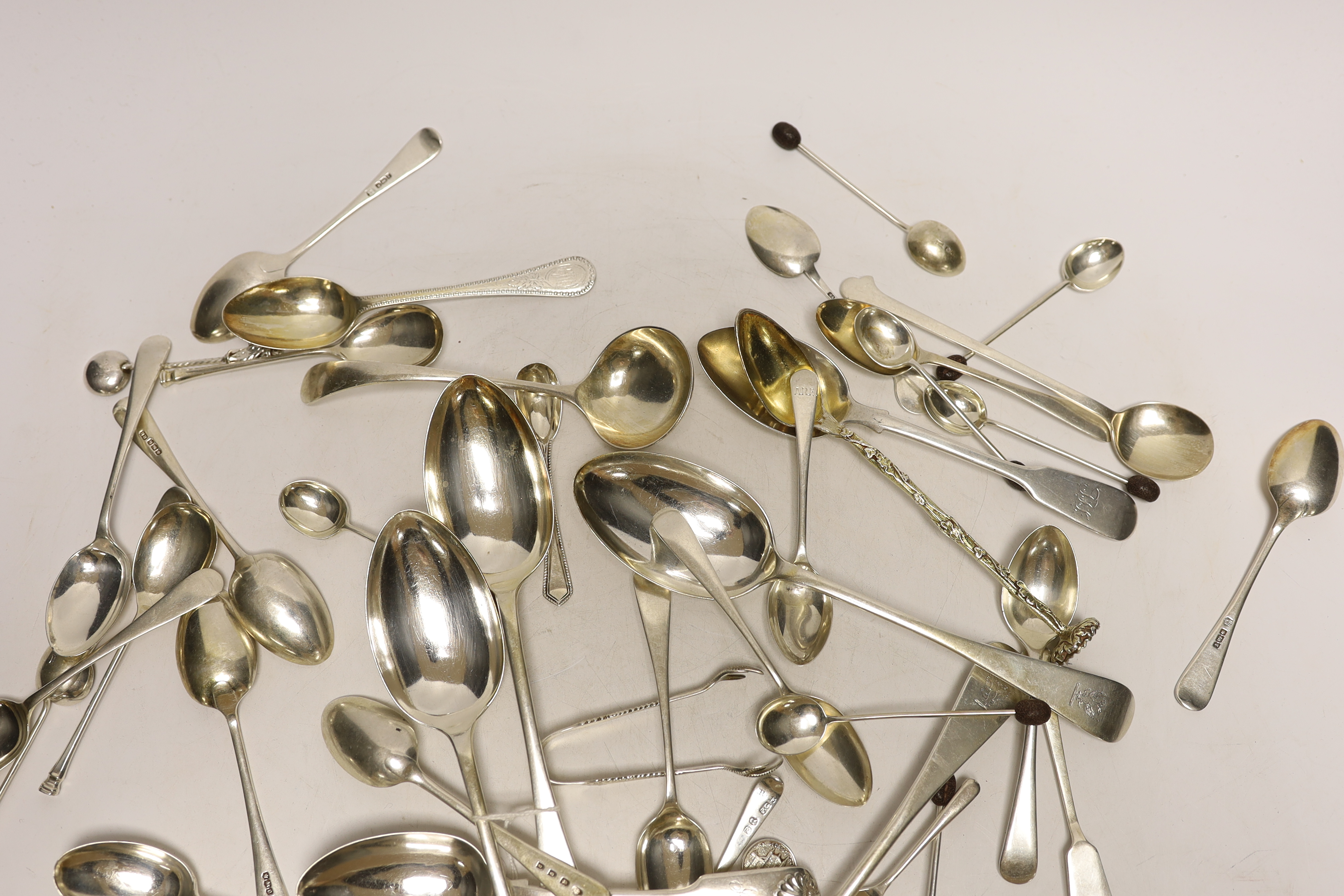 A quantity of assorted mainly silver flatware including teaspoons, table spoons, condiment spoons - Image 4 of 4