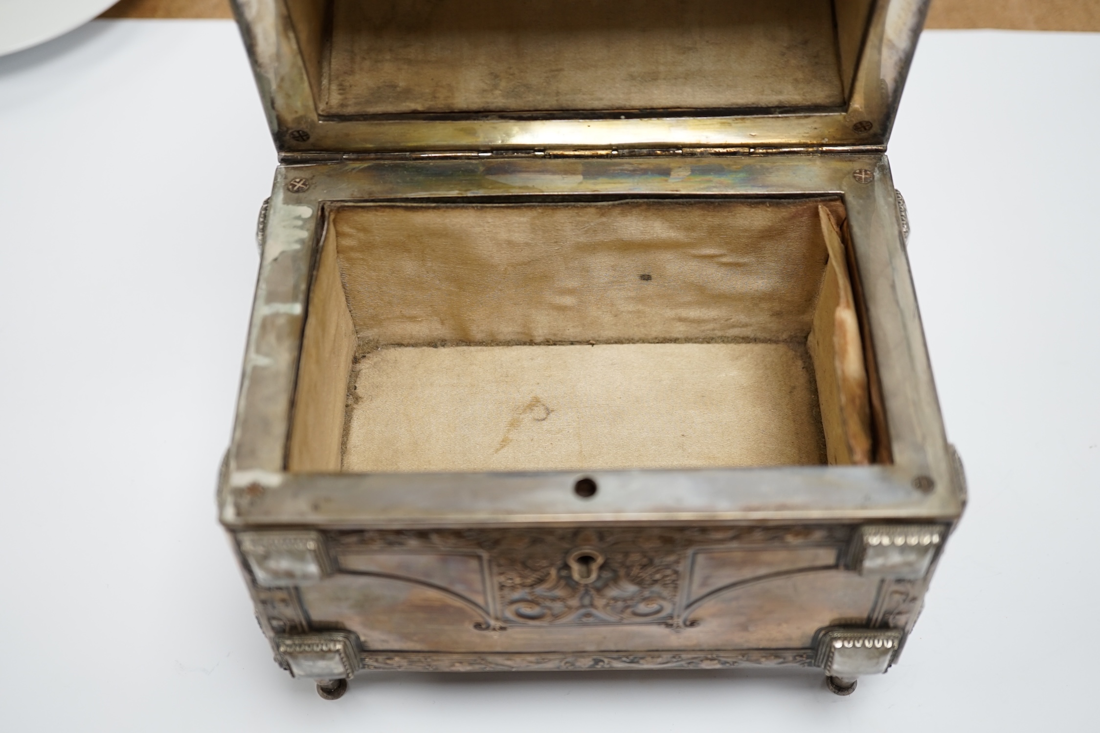 An early 20th century German 800 standard white metal and rock crystal? set trinket box, by - Bild 5 aus 6