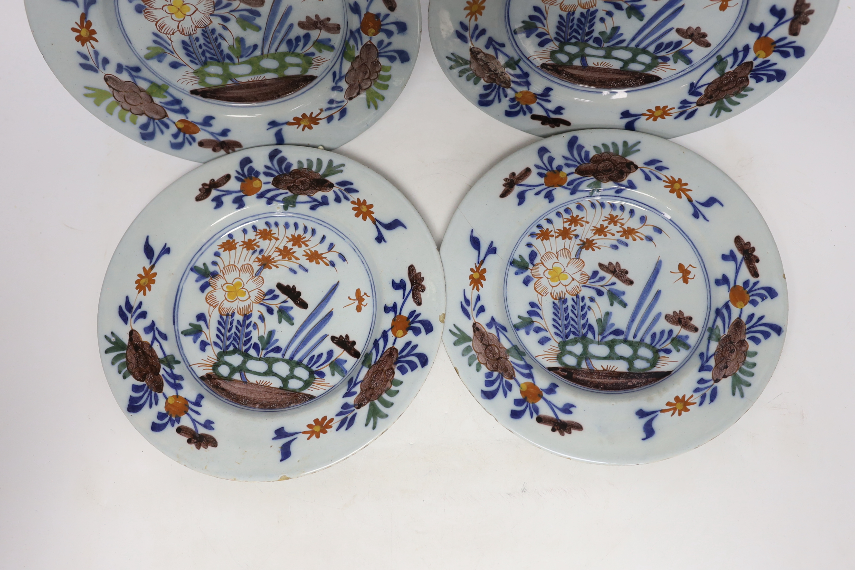 A set of four mid 18th century Delft polychrome floral plates, 22.5cm diameter - Image 3 of 4