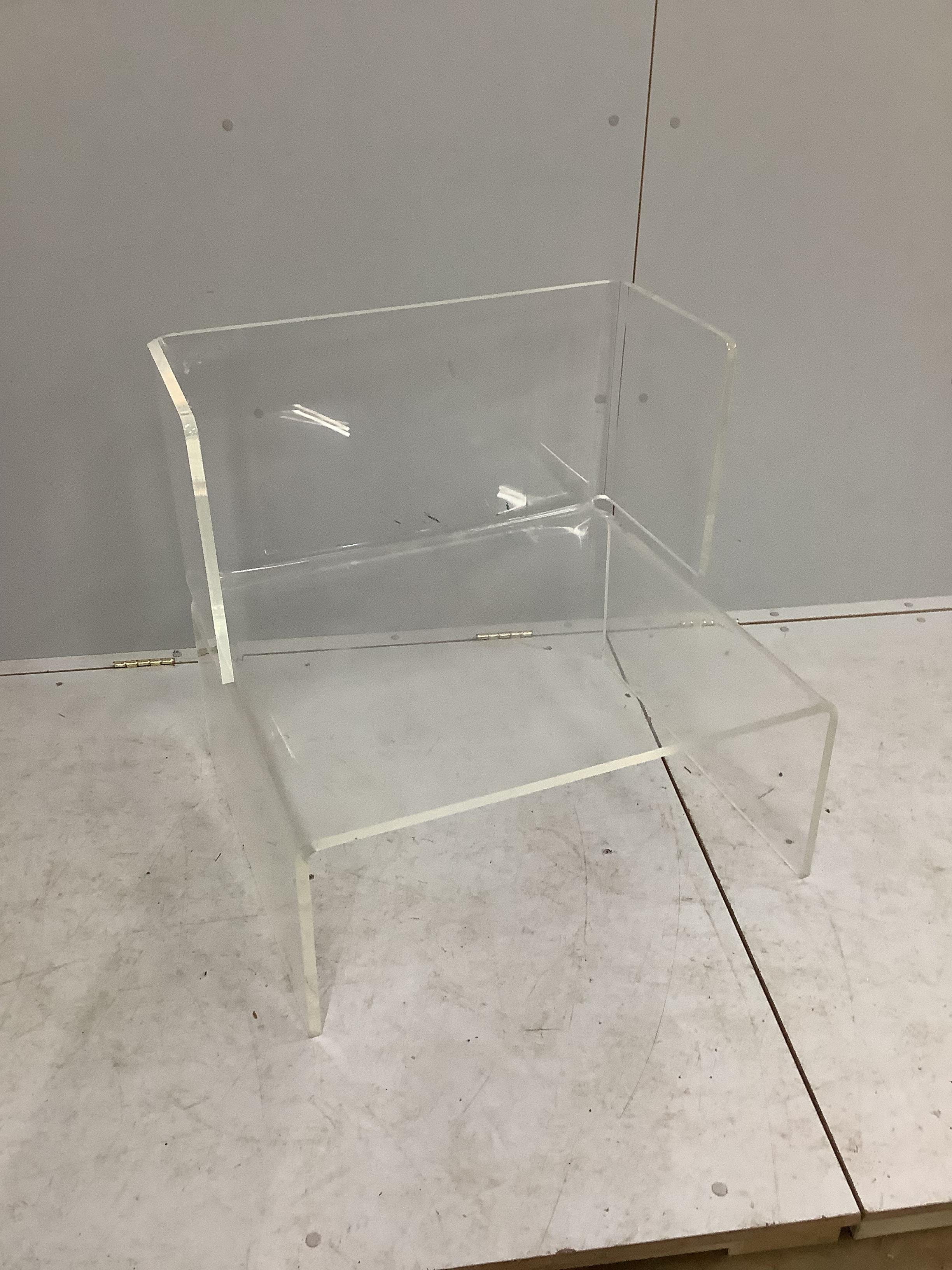 A contemporary mid century Lucite acrylic chair, width 73cm, depth 60cm, height 80cm - Image 3 of 4