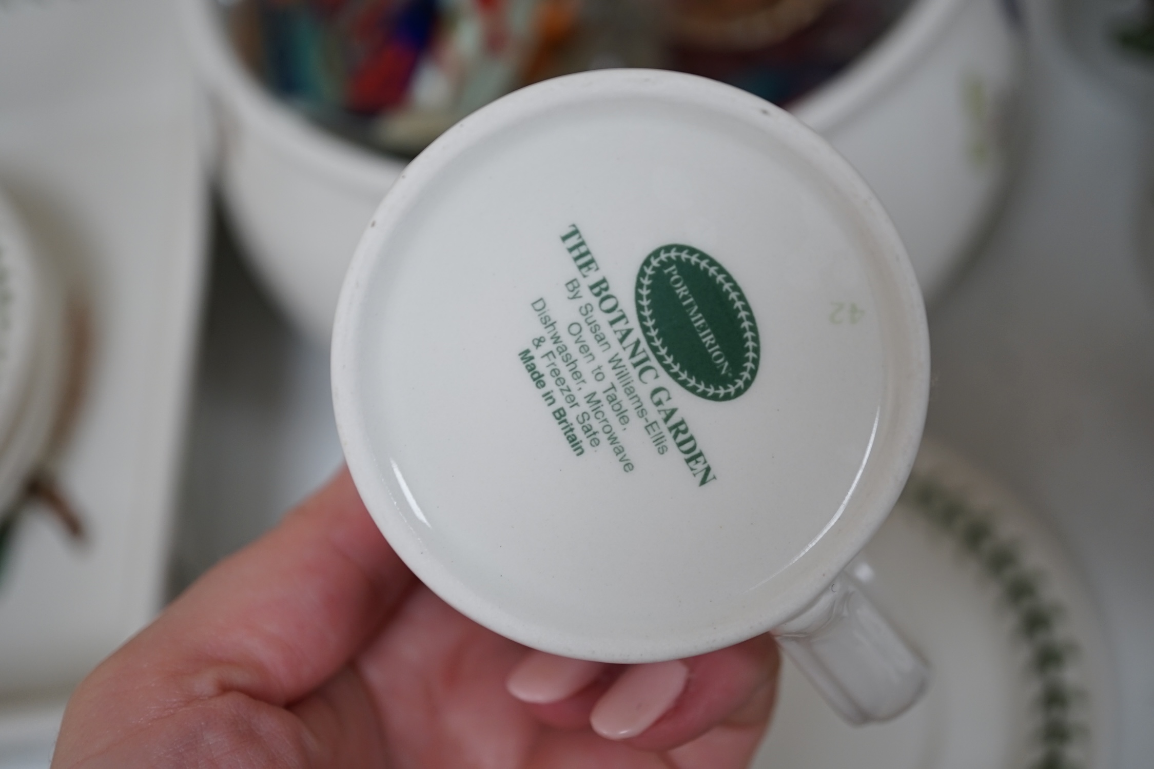 A large quantity of Portmeirion 'Botanic Gardens' tea, dinner and kitchen wares, together with - Image 5 of 5