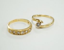 A modern 18ct gold and graduated seven stone diamond set half hoop ring, size O and a similar