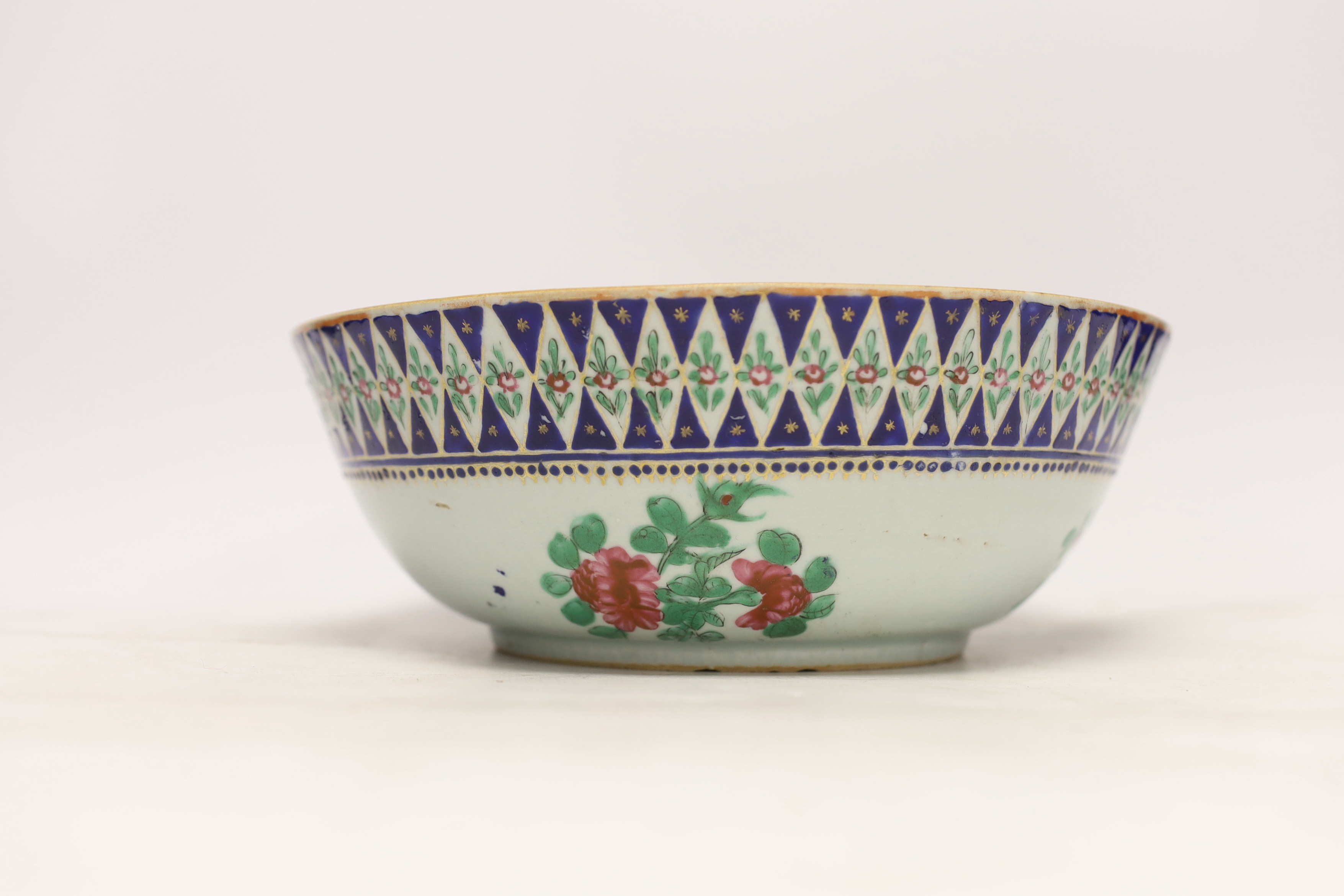 A large Chinese famille rose bowl, early 19th century, probably made for the Indian market, 26cm - Image 2 of 4