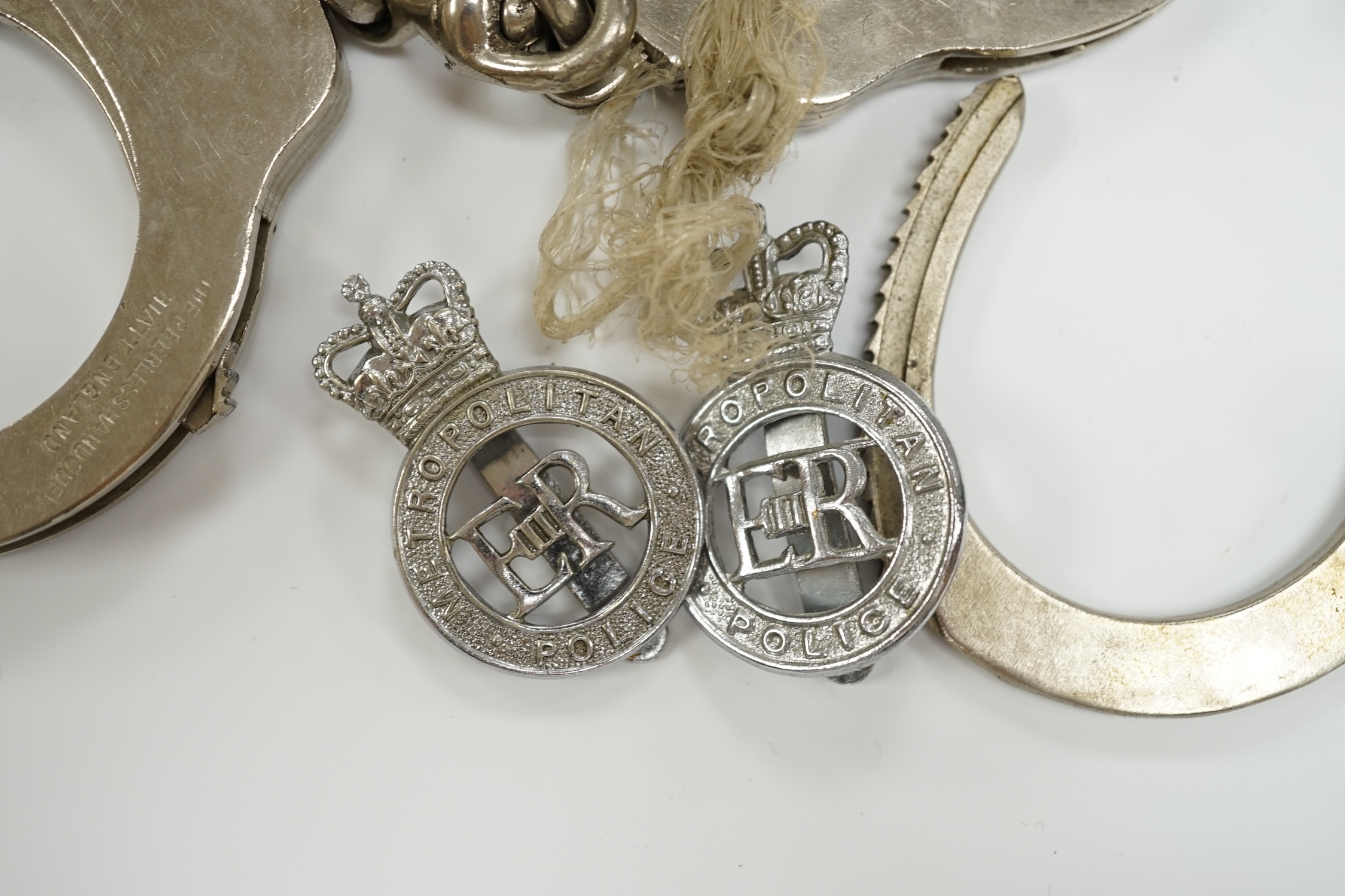 Three handcuffs, two with keys and two Metropolitan Police badges - Image 3 of 6