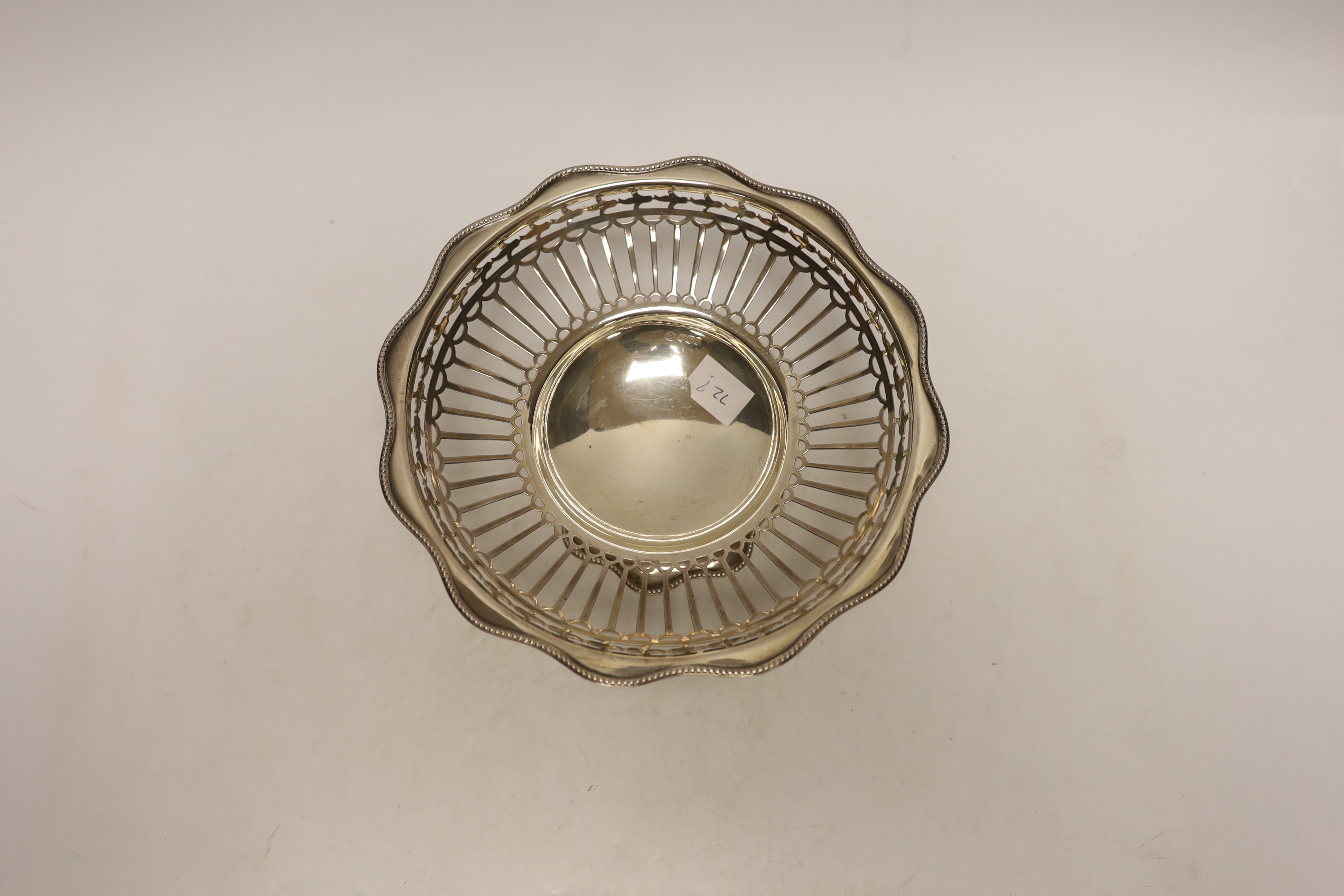 A George V pierced silver pedestal bowl (lacking insert?), William Hutton & Sons, Sheffield, 1919, - Bild 2 aus 3