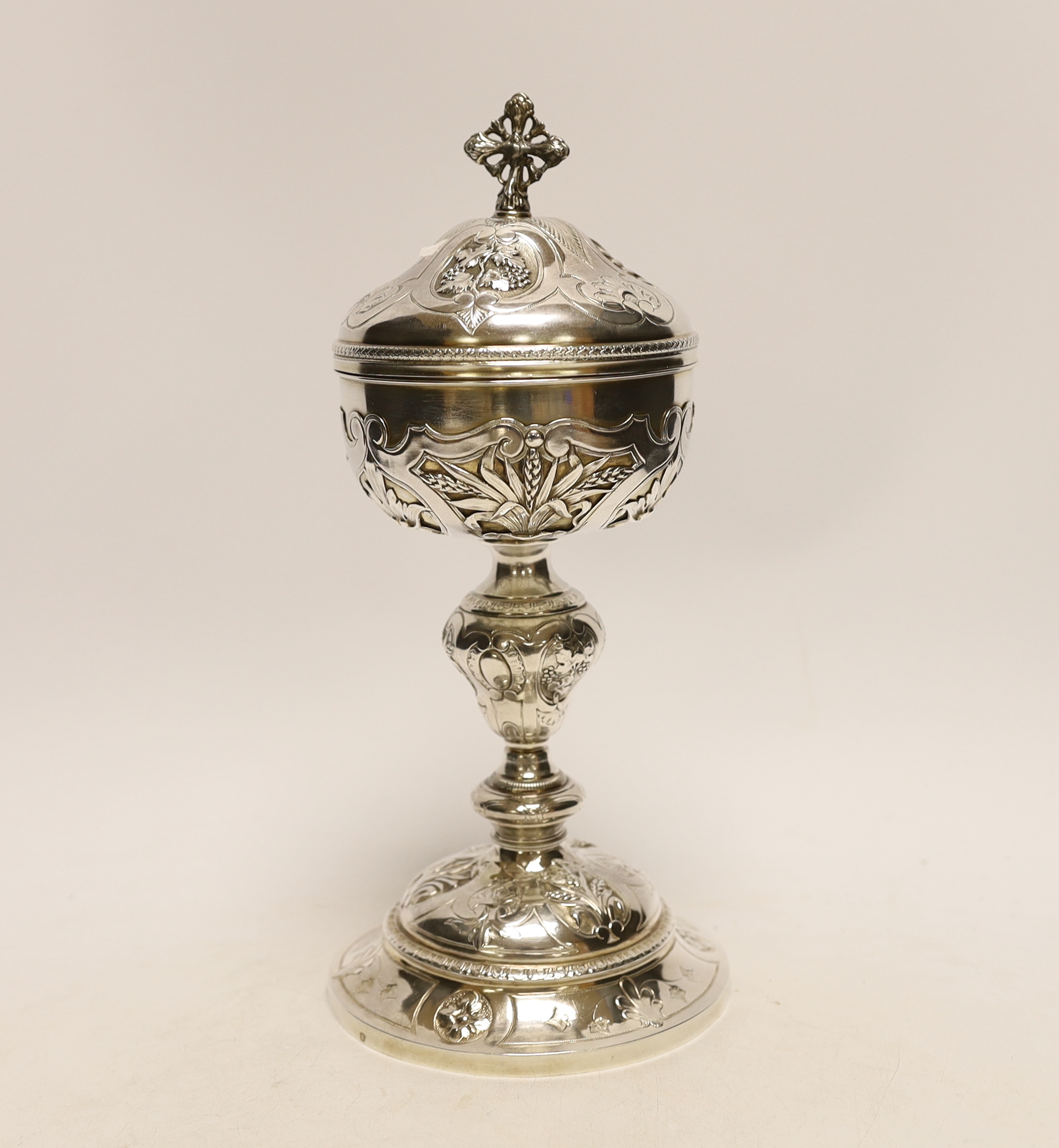 A late 19th/early 20th century French 950 standard white metal ciborium and cover, maker ?T,