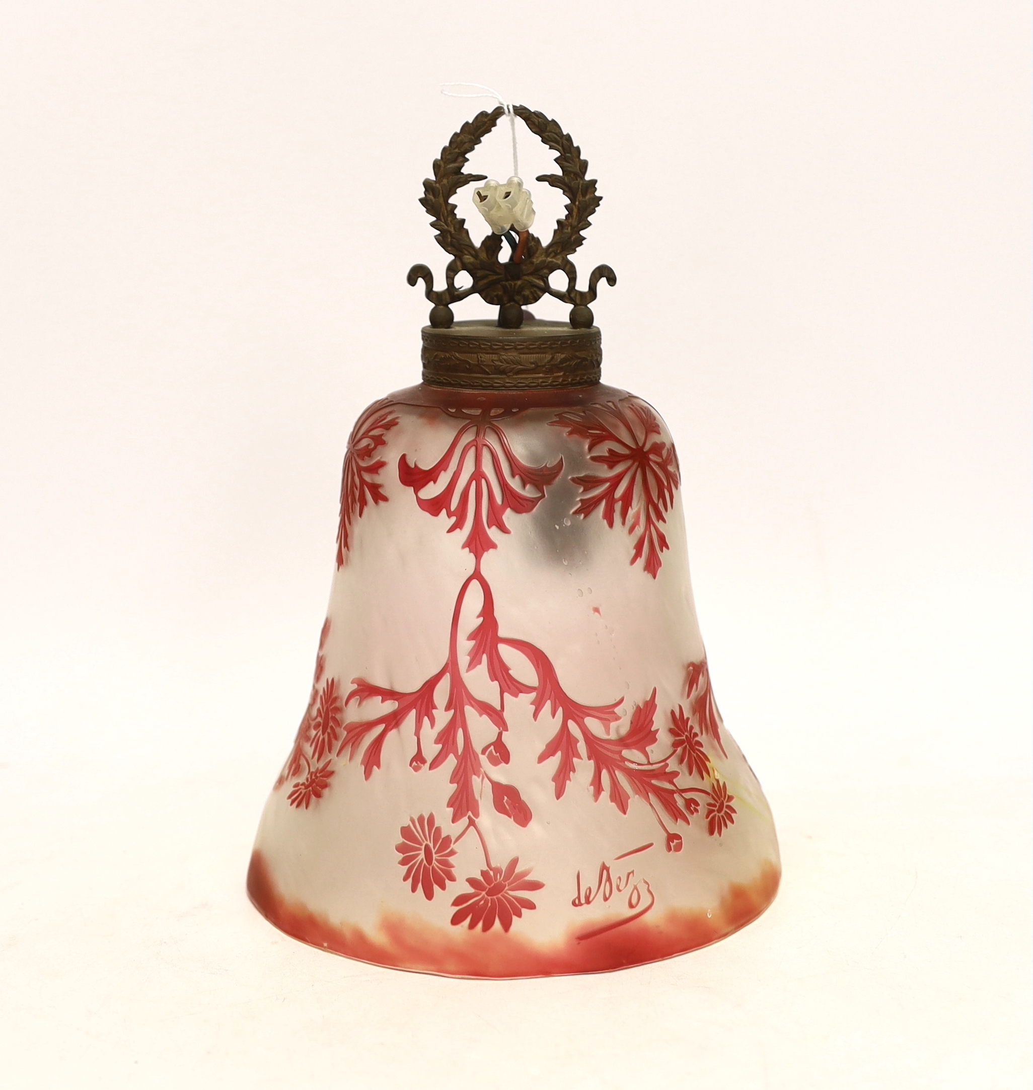 de Vez, an early 20th century cameo glass lamp shade, 25cm