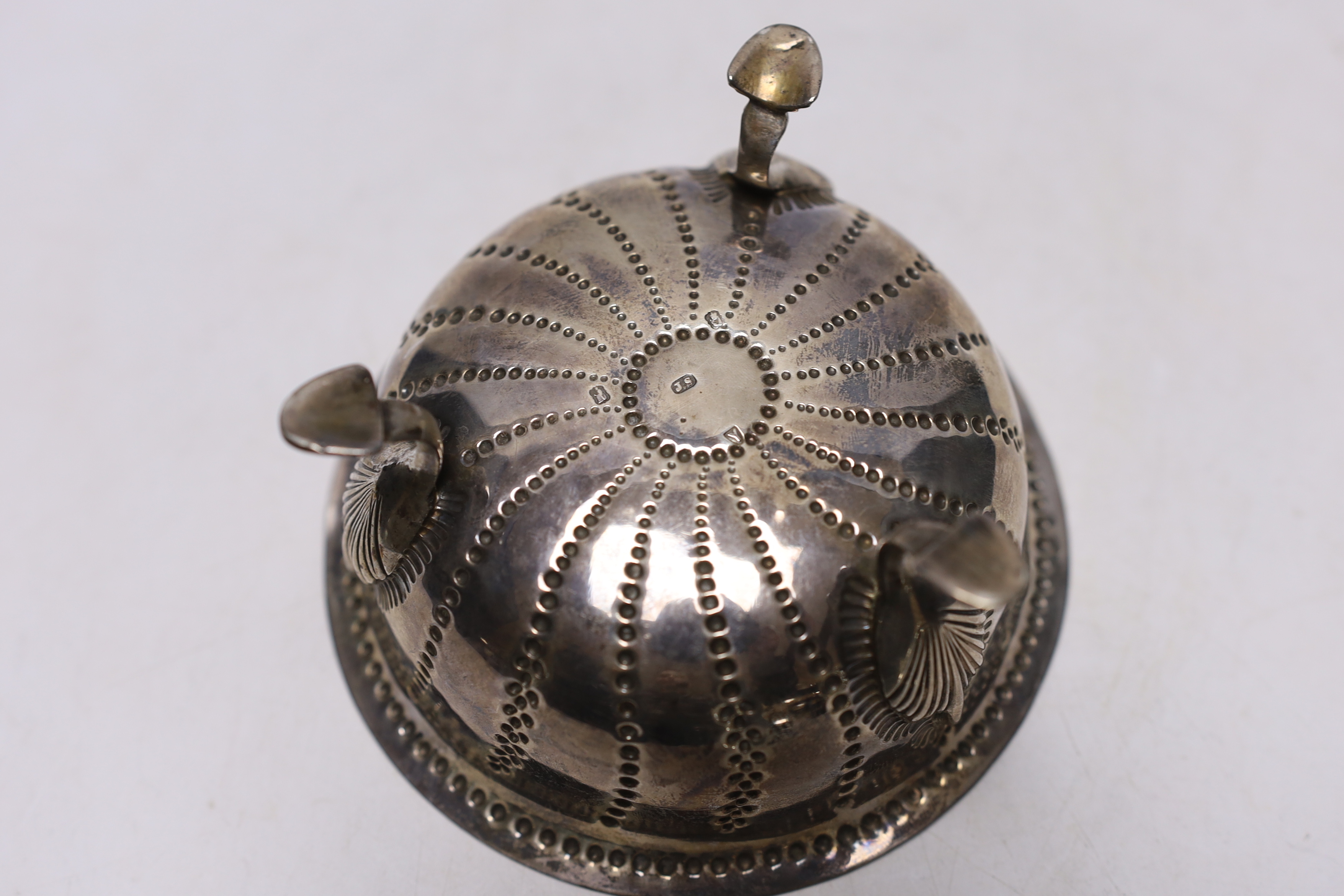 A late Victorian Irish silver sugar bowl, John Smyth, Dublin, 1894, diameter, 12.4cm, 4.5oz. - Image 4 of 4