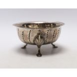 A late Victorian Irish silver sugar bowl, John Smyth, Dublin, 1894, diameter, 12.4cm, 4.5oz.
