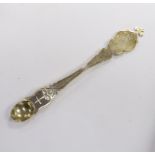 A late 19th/early 20th century Russian 84 zolotnik gilt anointing spoon, with engraved decoration,