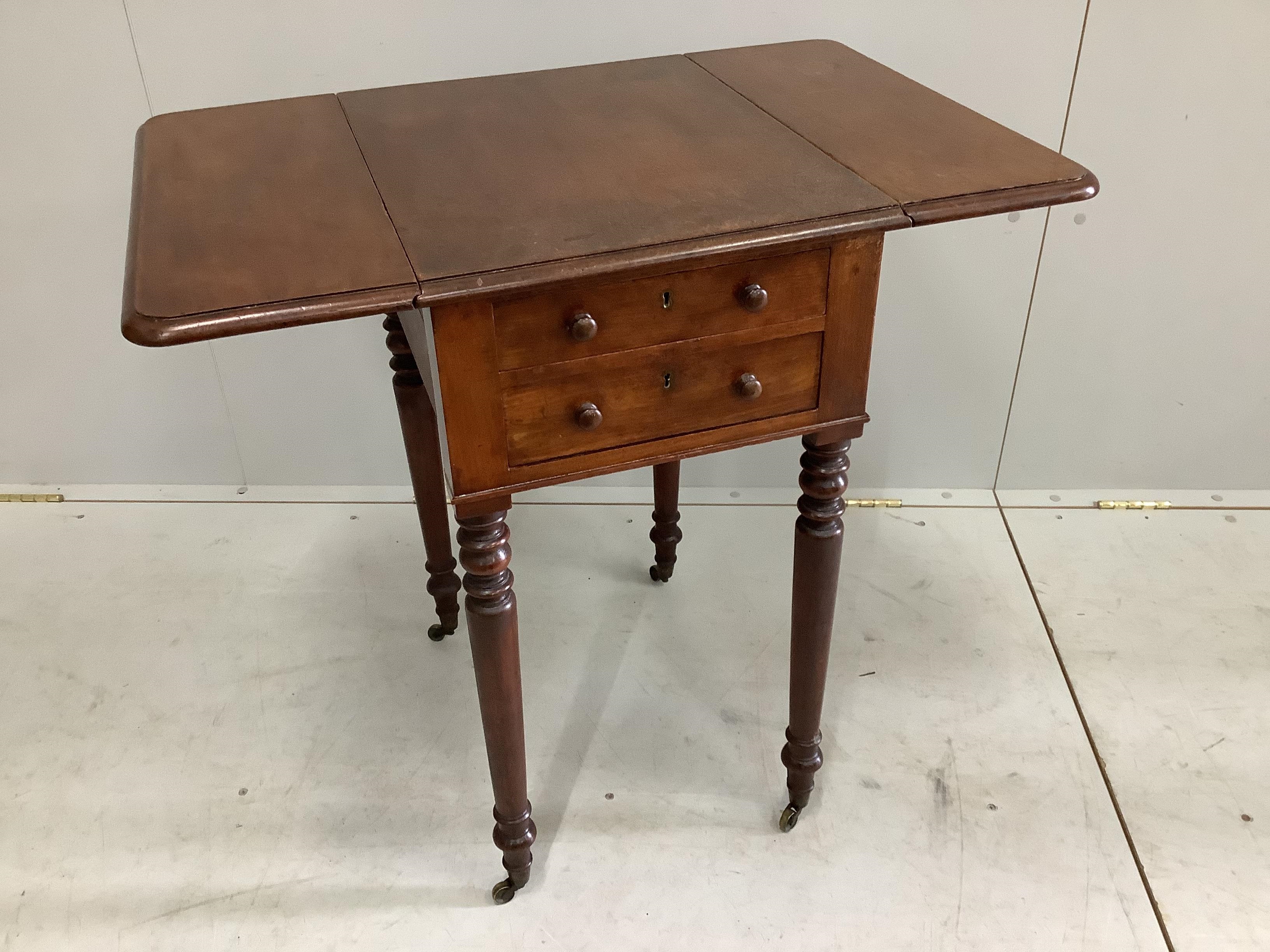 An early Victorian mahogany drop flap work table, width 40cm, depth 50cm, height 74cm (a.f.) - Image 2 of 2