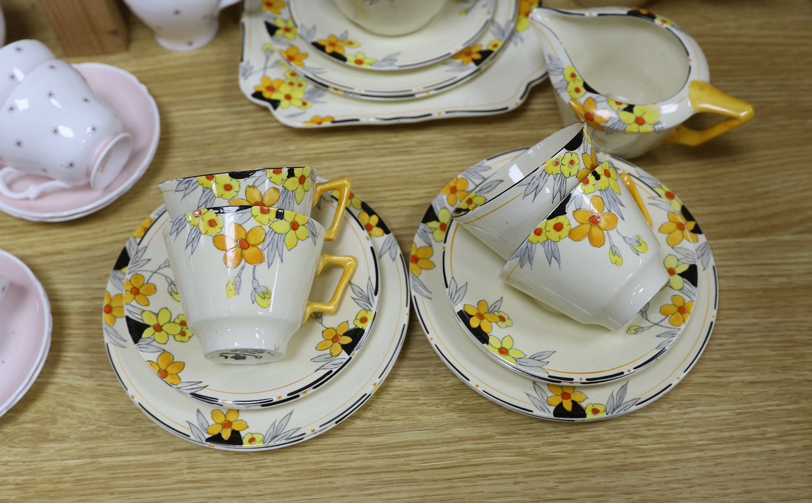 A Shelley tea set and a Crown Ducal part tea set - Image 4 of 5