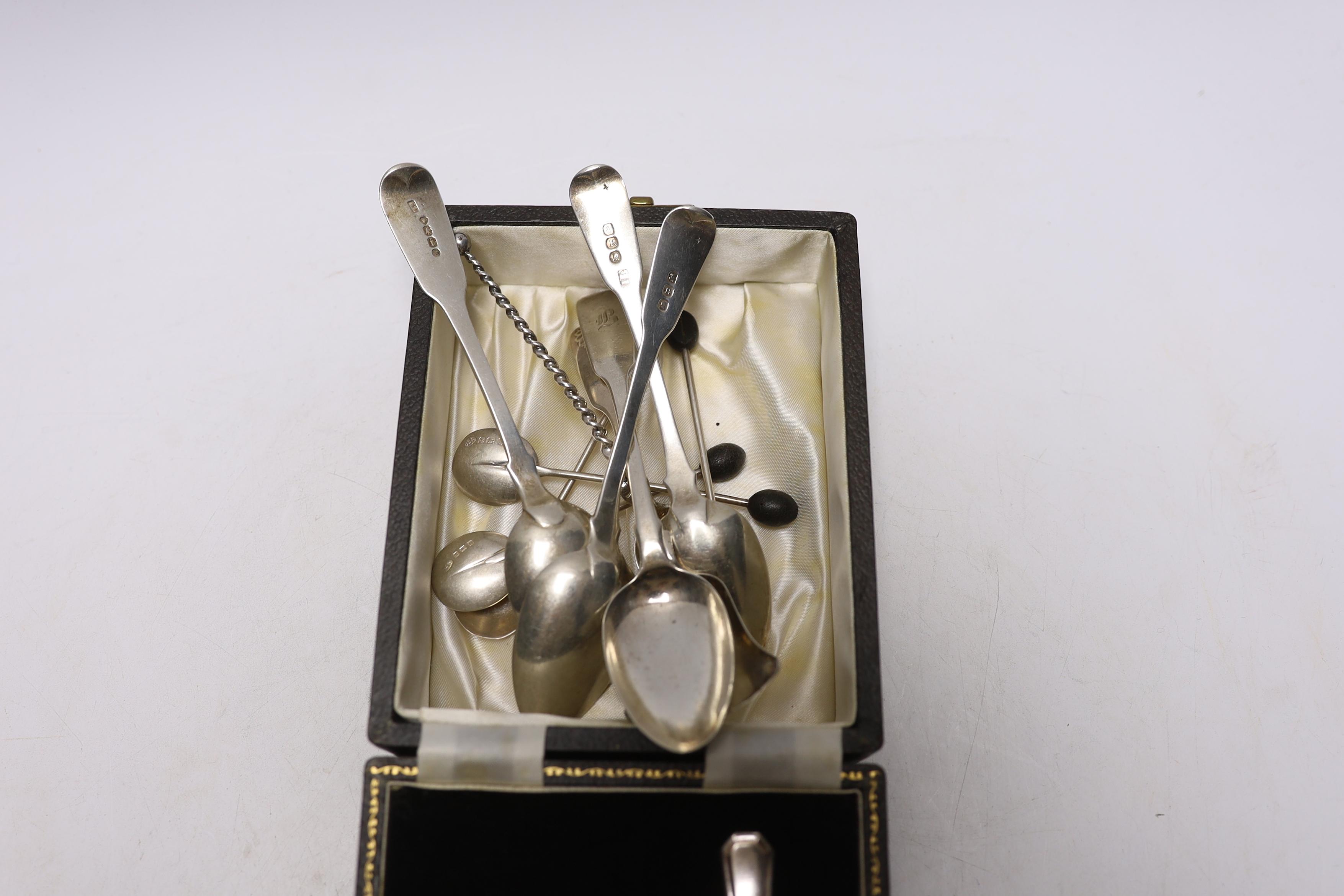 A cased silver egg cup, spoon and other assorted silver flatware. - Image 3 of 3