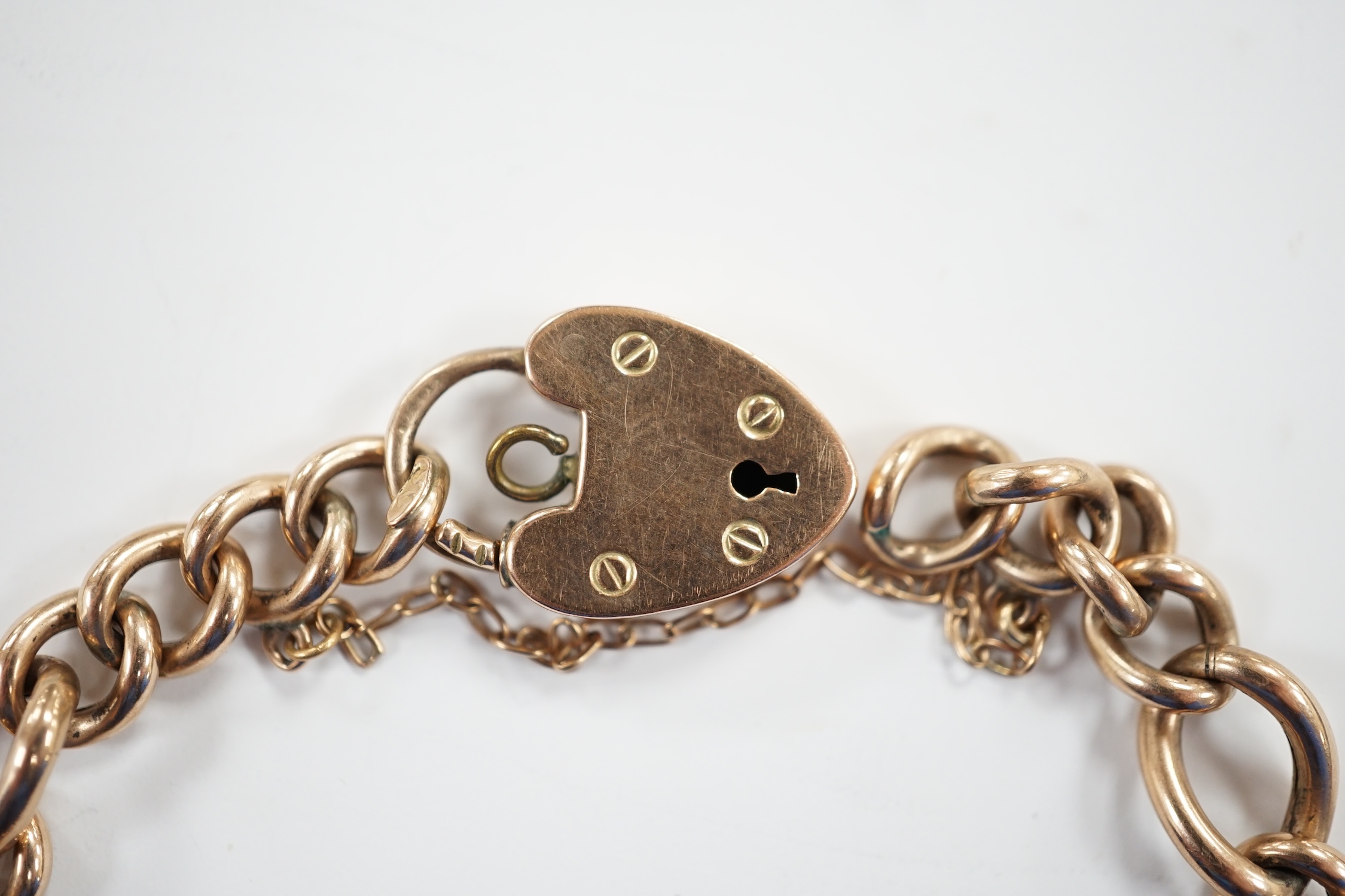 A 9ct gold and turquoise bead set curb link bracelet, with heart shape padlock clasp, 18cm, gross - Image 3 of 4