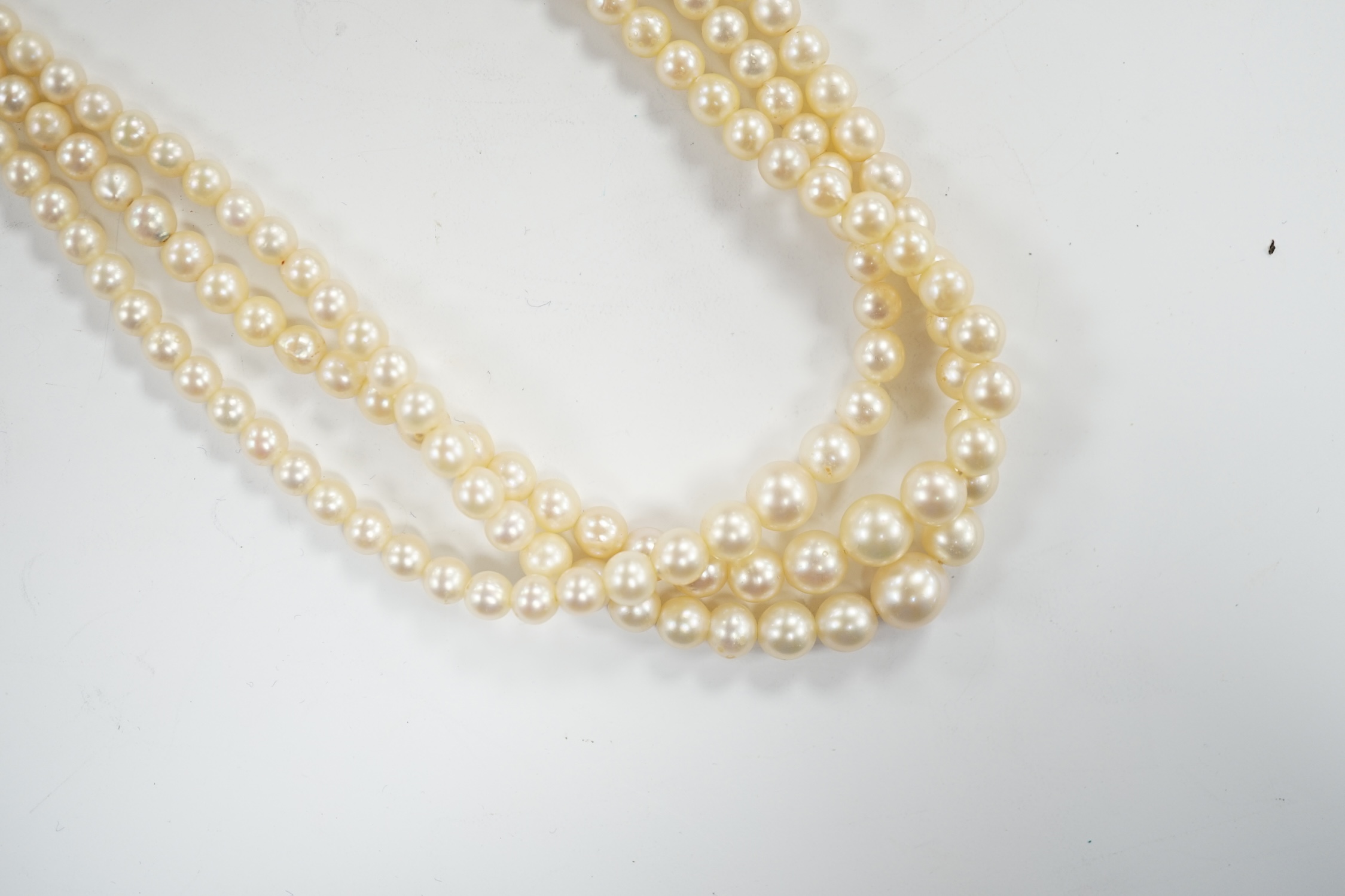 A triple strand graduated cultured pearl choker necklace, with diamond chip set 9ct white gold - Image 2 of 4