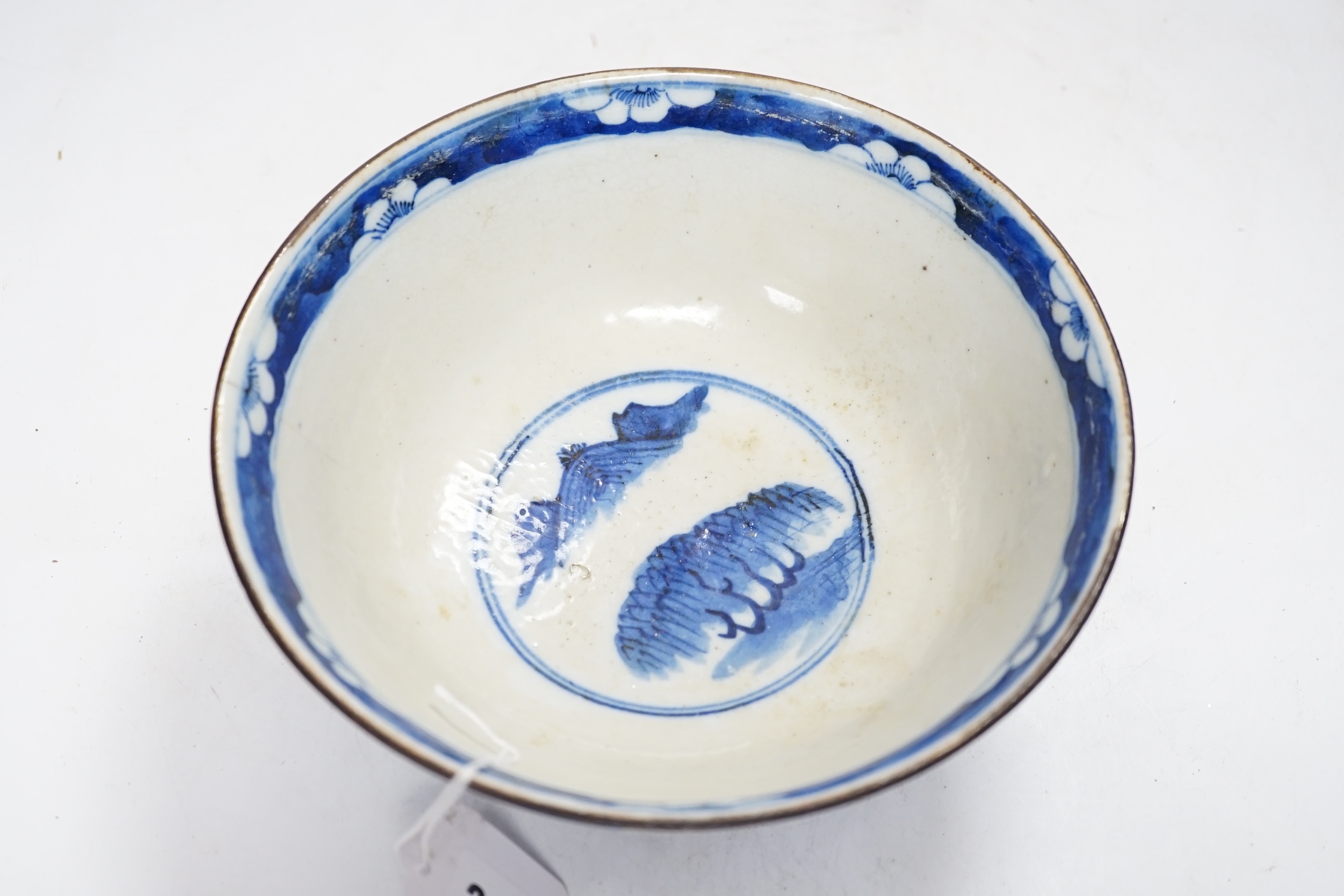 A Chinese blue and white crackle glazed bowl, early 20th century, 21cm diameter - Image 5 of 6