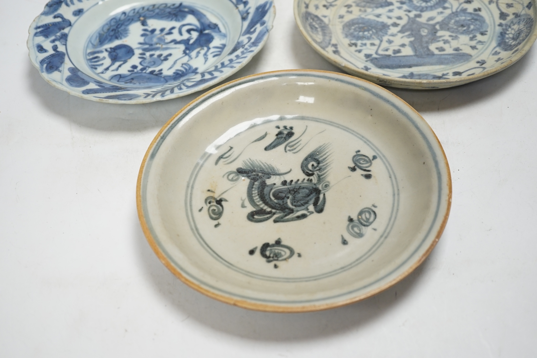 Three Chinese late Ming blue and white dishes, largest 21cm - Image 4 of 7