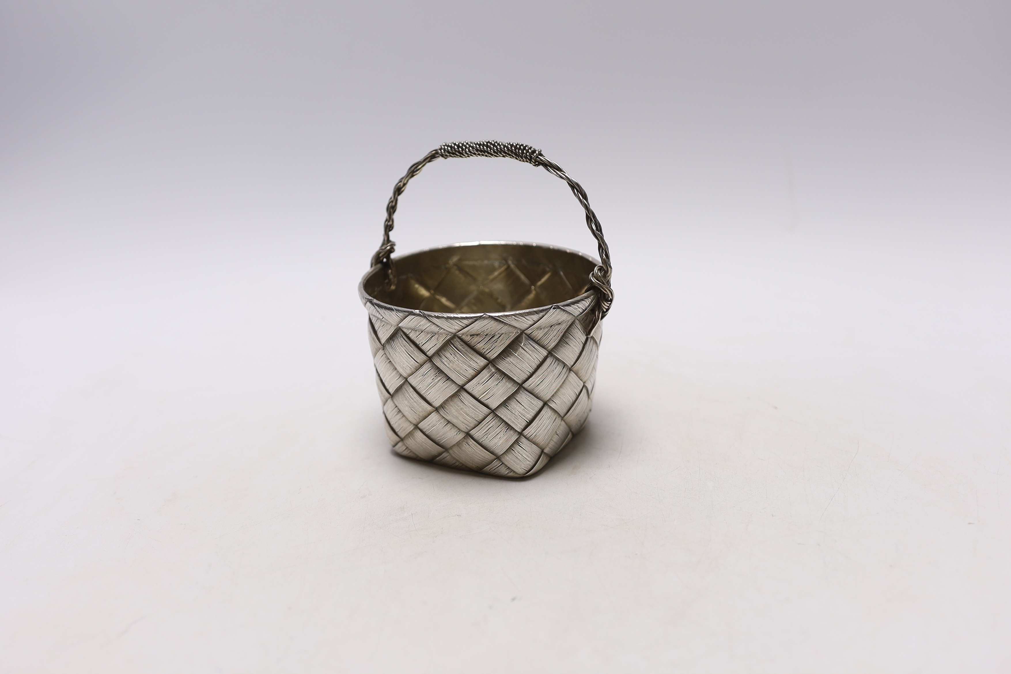 A late 19th century Russian 84 zolotnik ‘basket’ bowl, master Gavril Gratchev (with later - Image 3 of 5