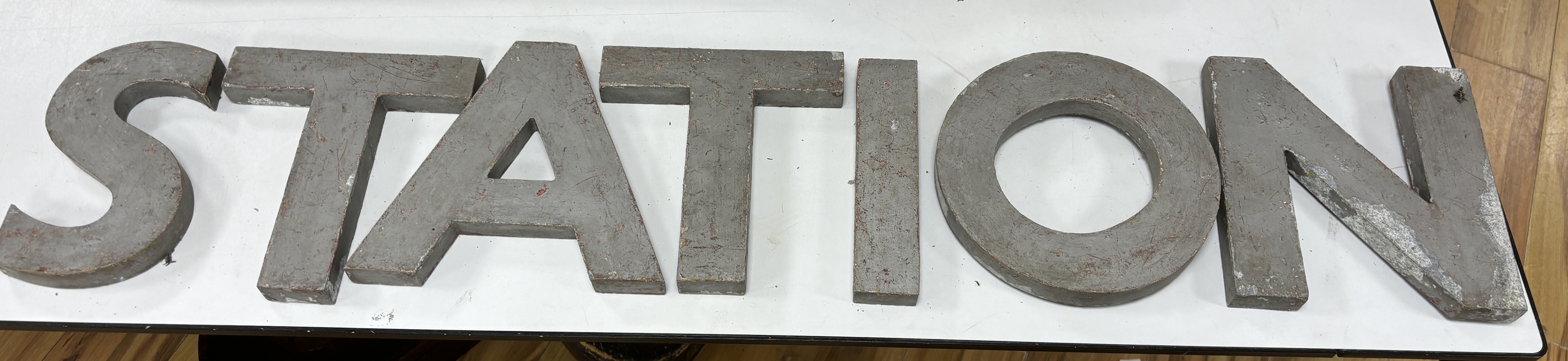 A collection of large metal letters spelling ' Filling Station' letters 23cm high (14) - Image 3 of 3
