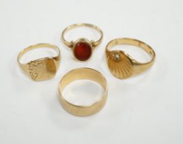 Four assorted 9ct gold rings including a wedding band and carnelian set, gross weight 13.6 grams.