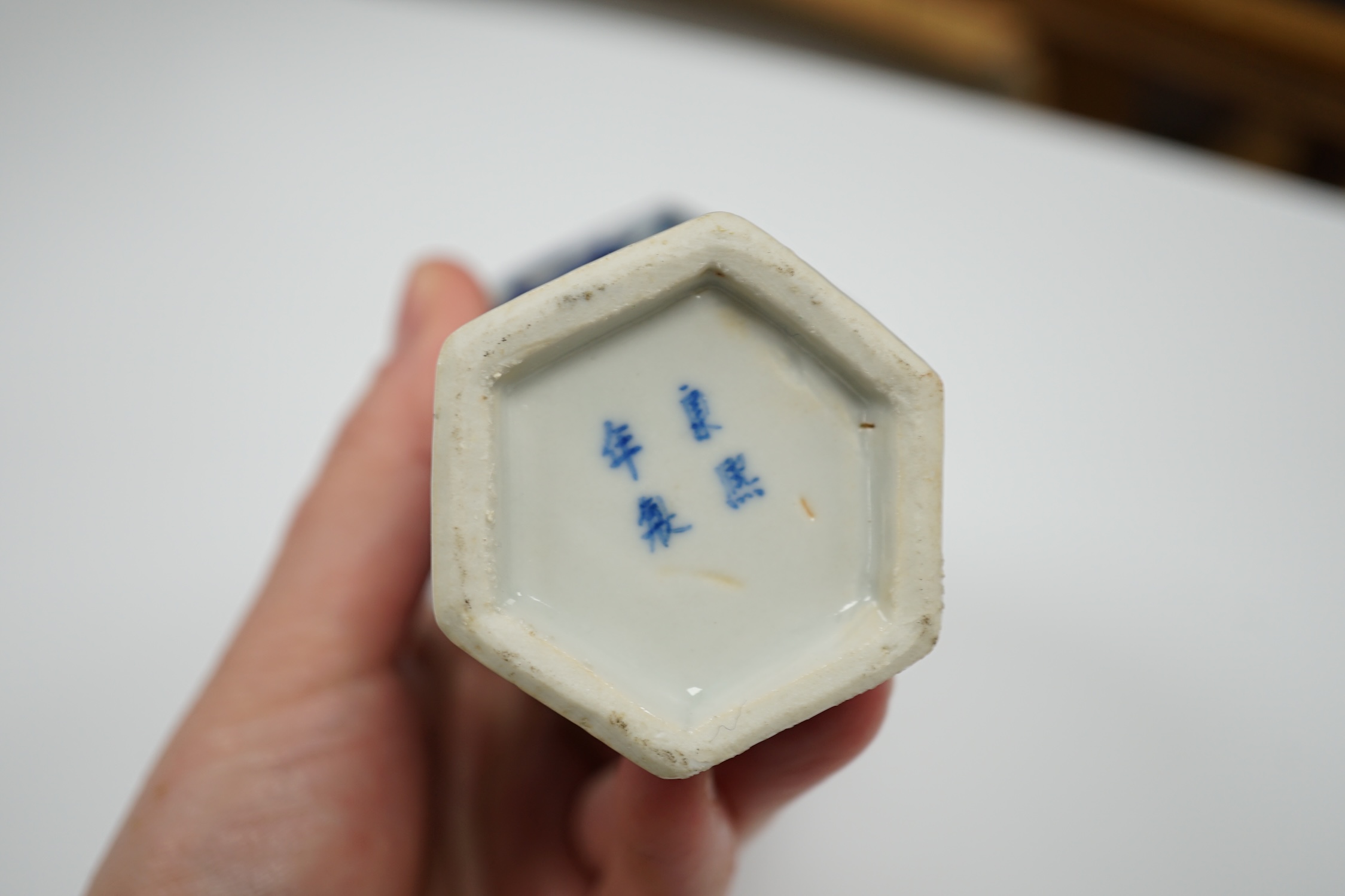 A small Chinese blue and white hexagonal vase, 19th century, 14cm - Image 5 of 6