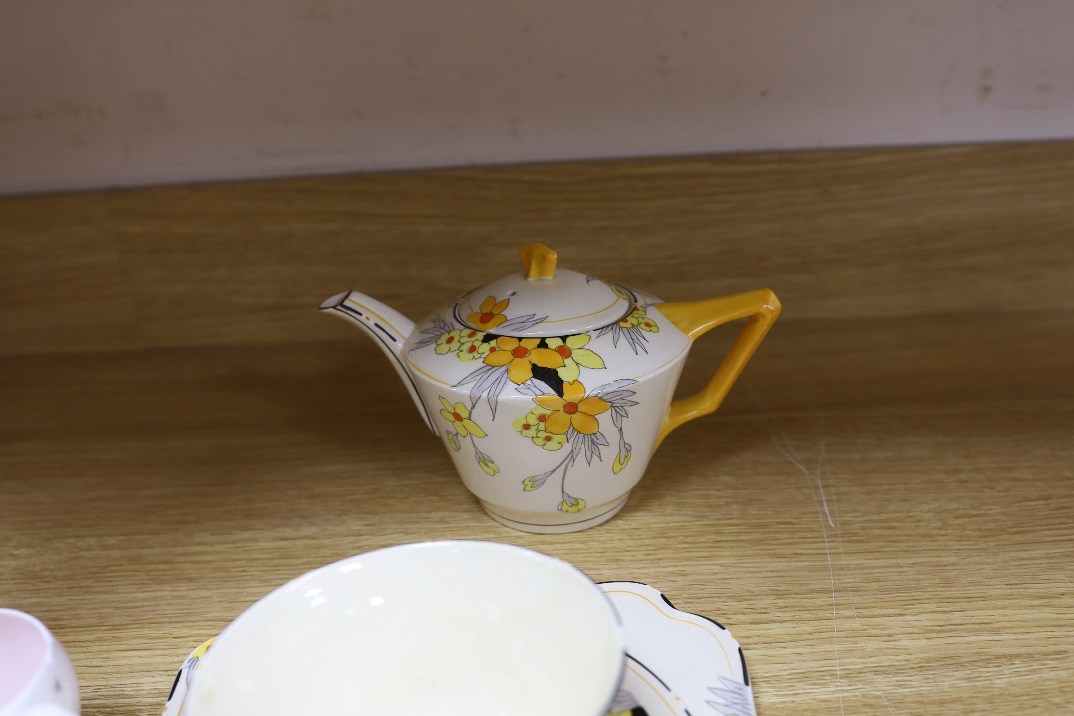 A Shelley tea set and a Crown Ducal part tea set - Image 5 of 5