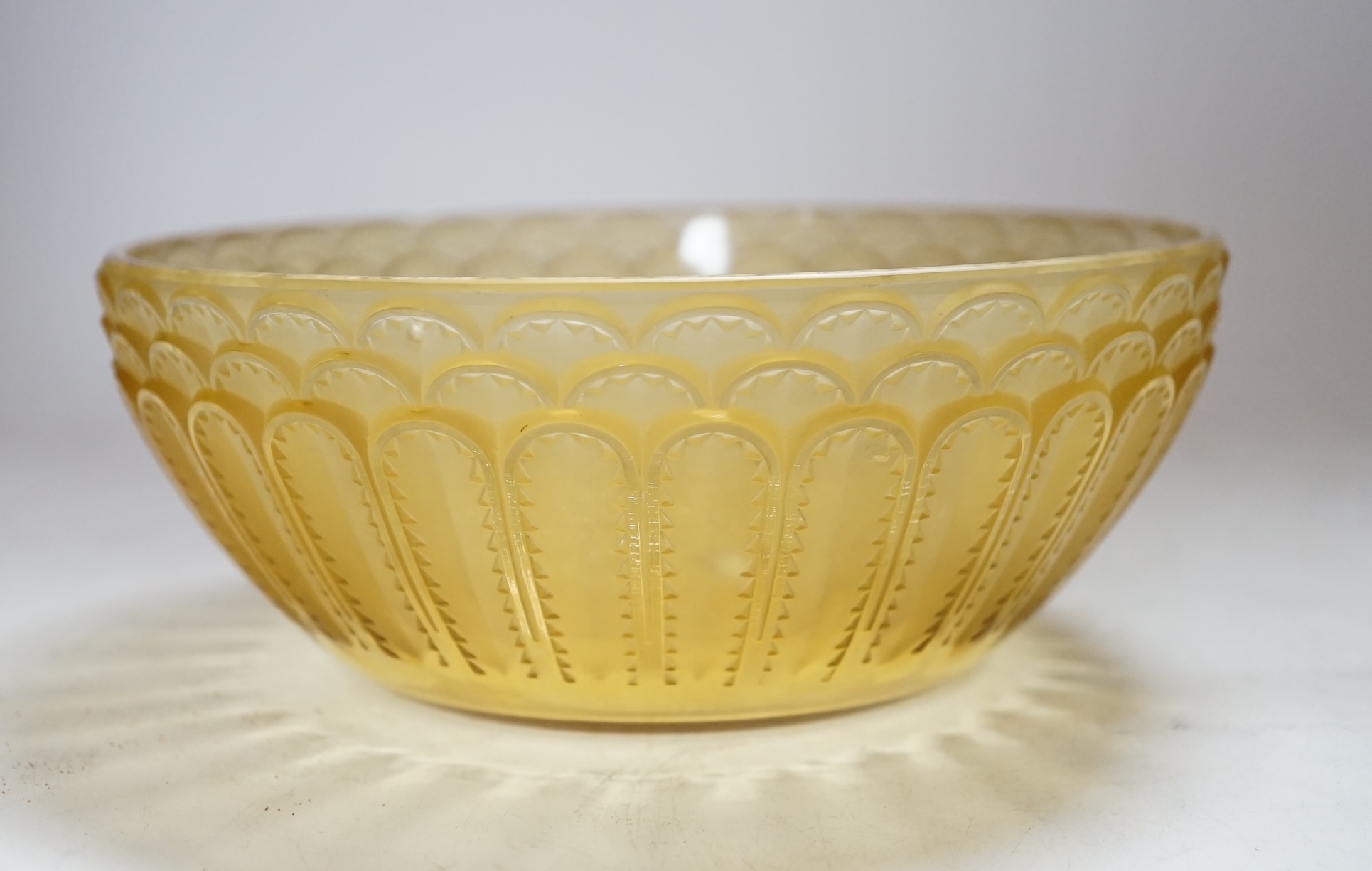 An R. Lalique 'Jaffa' amber glass bowl, 19cm diameter