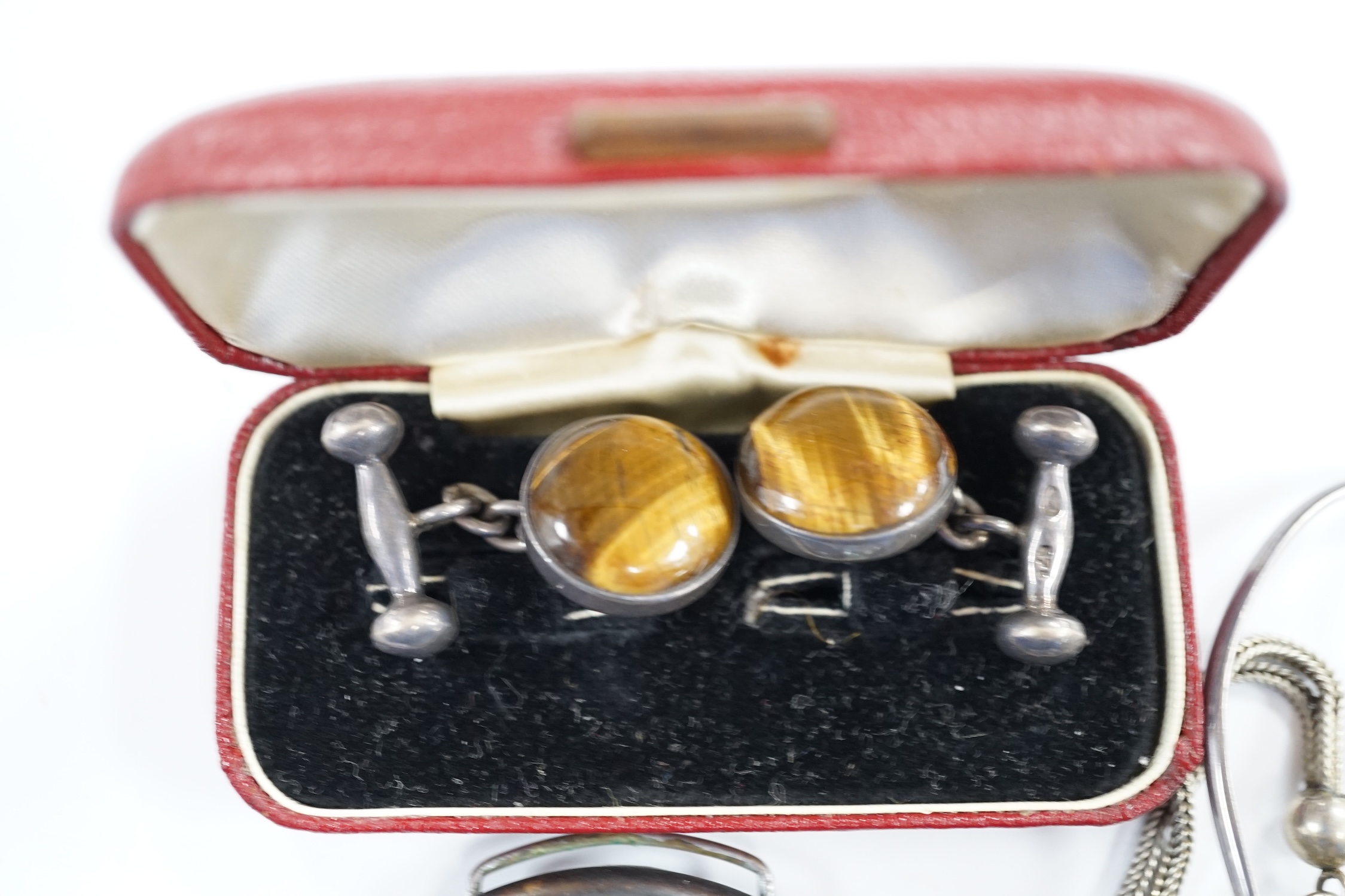 A pair of 925 and tiger's eye quartz set cufflinks, a silver and Scottish hardstone set brooch, a - Image 3 of 5