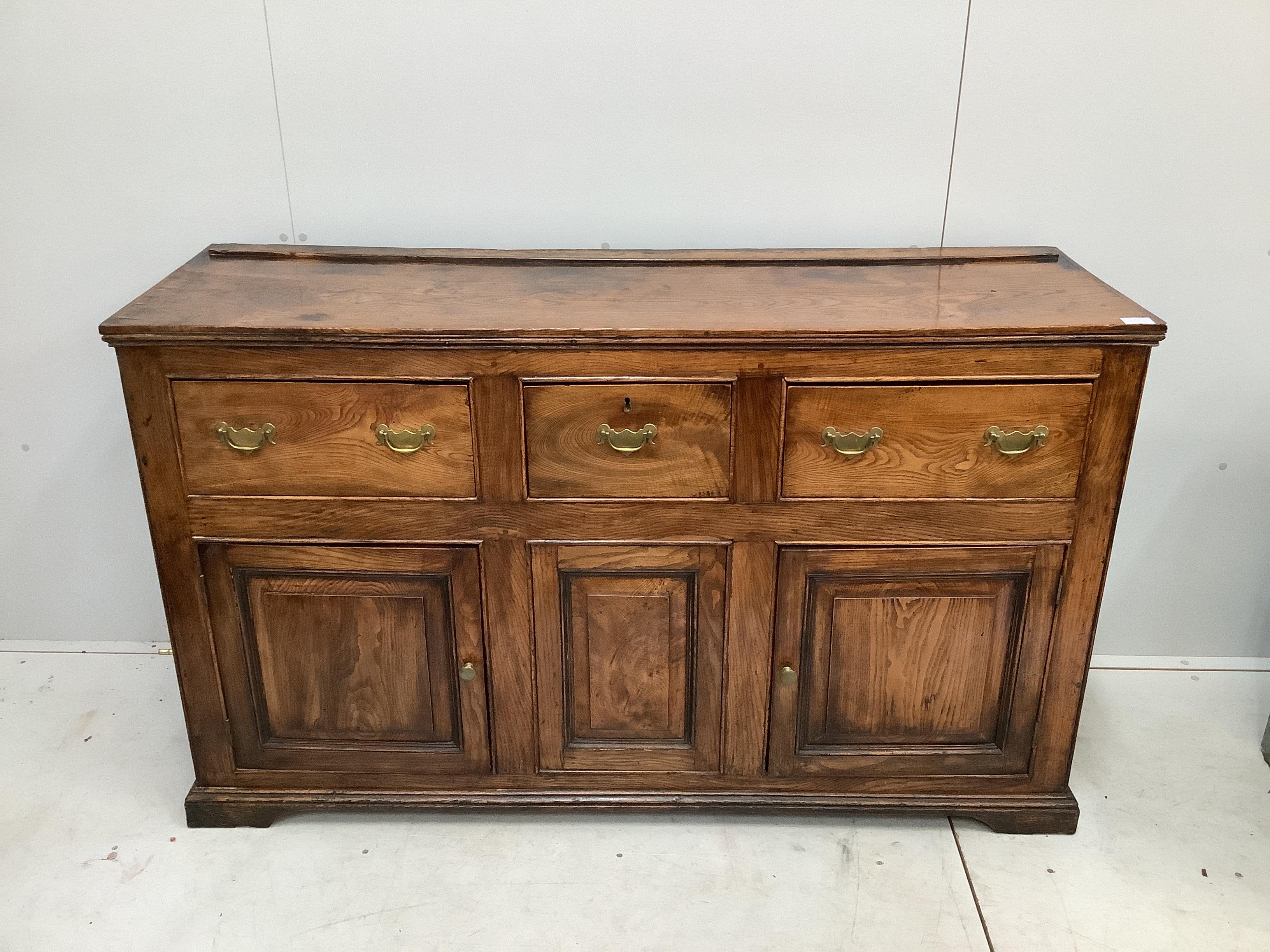 A late 18th / early 19th century elm low dresser, width 153cm, depth 48cm, height 92cm - Image 2 of 2