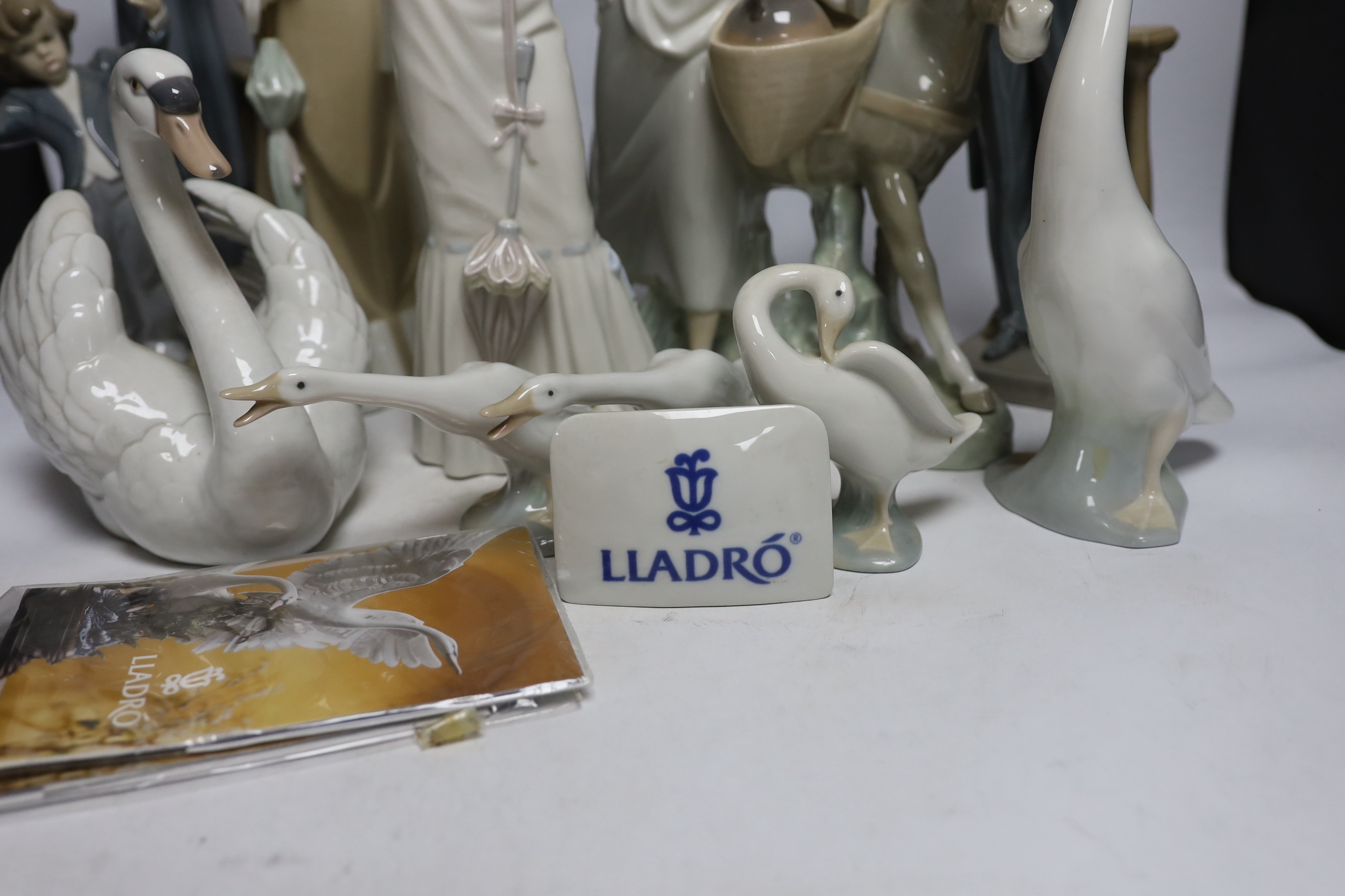 A collection of various Lladro figures including composers, swans, etc. tallest 50cm - Image 3 of 6