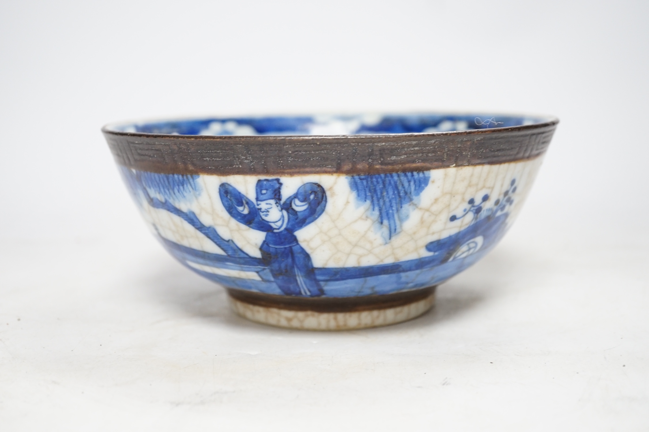 A Chinese blue and white crackle glazed bowl, early 20th century, 21cm diameter - Image 2 of 6