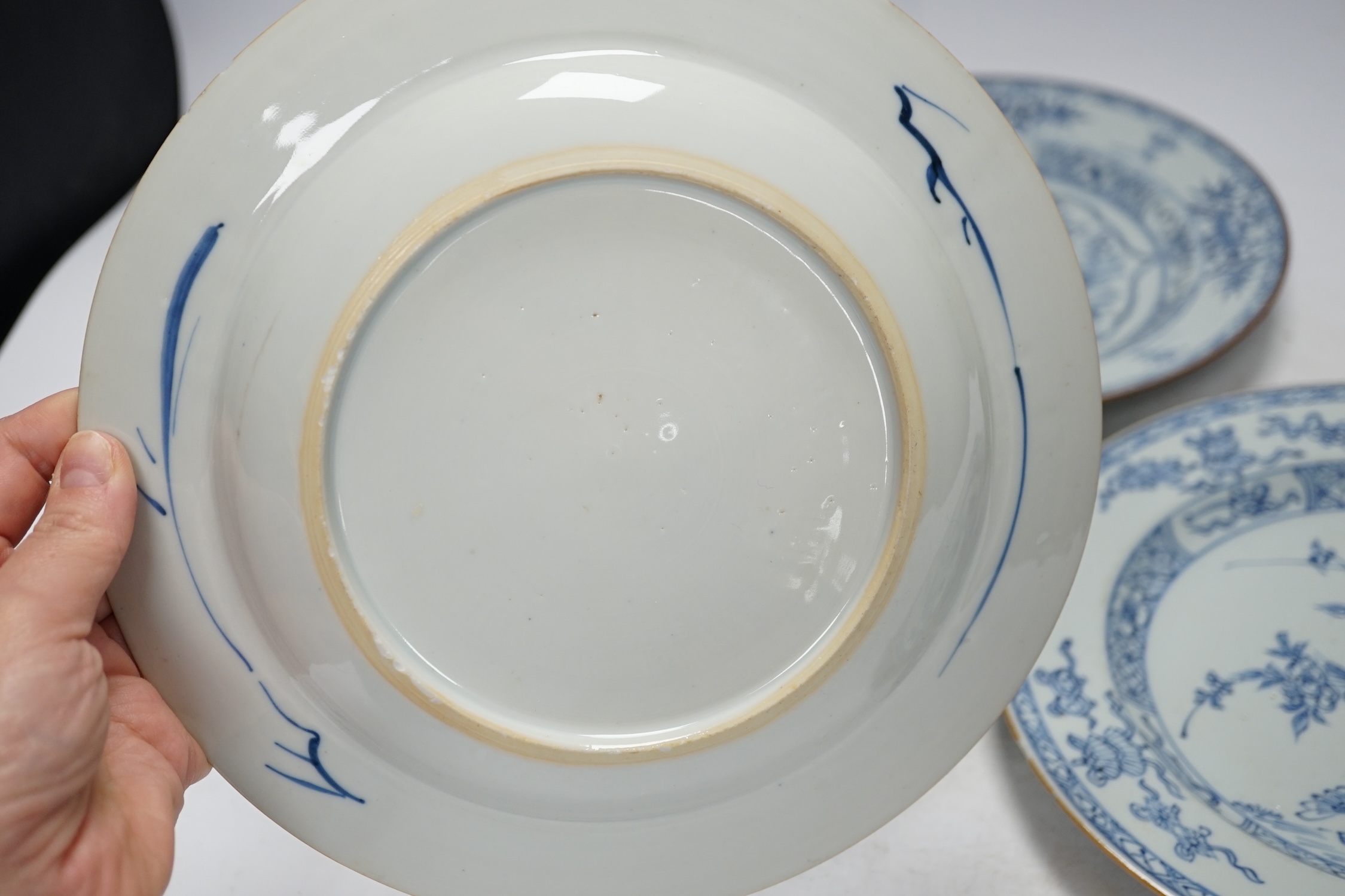 Three Chinese blue and white plates, Yongzheng-Qianlong, 23cm diameter - Image 5 of 5