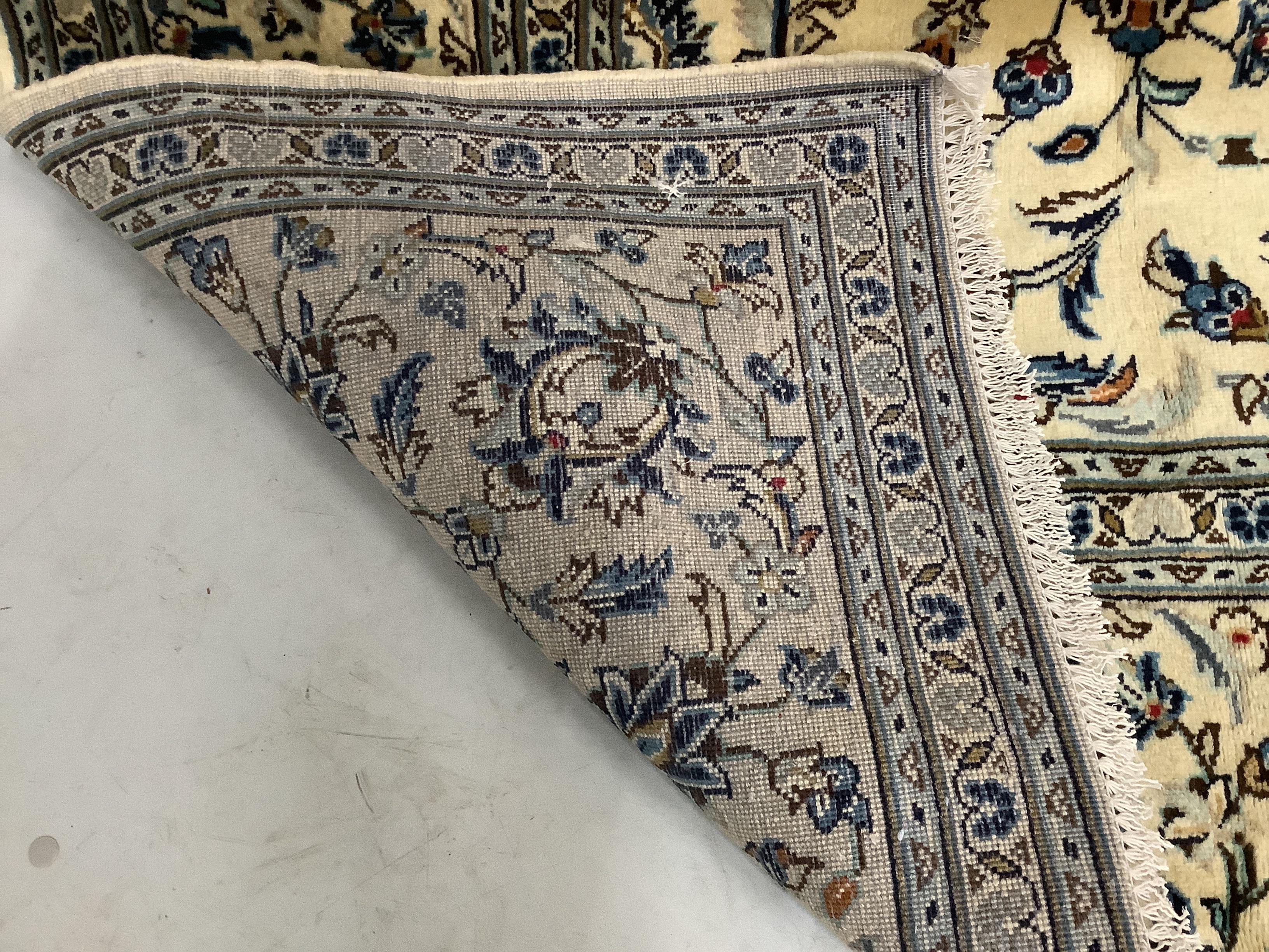 A Kashan ivory ground carpet, 302 x 196cm - Image 2 of 2