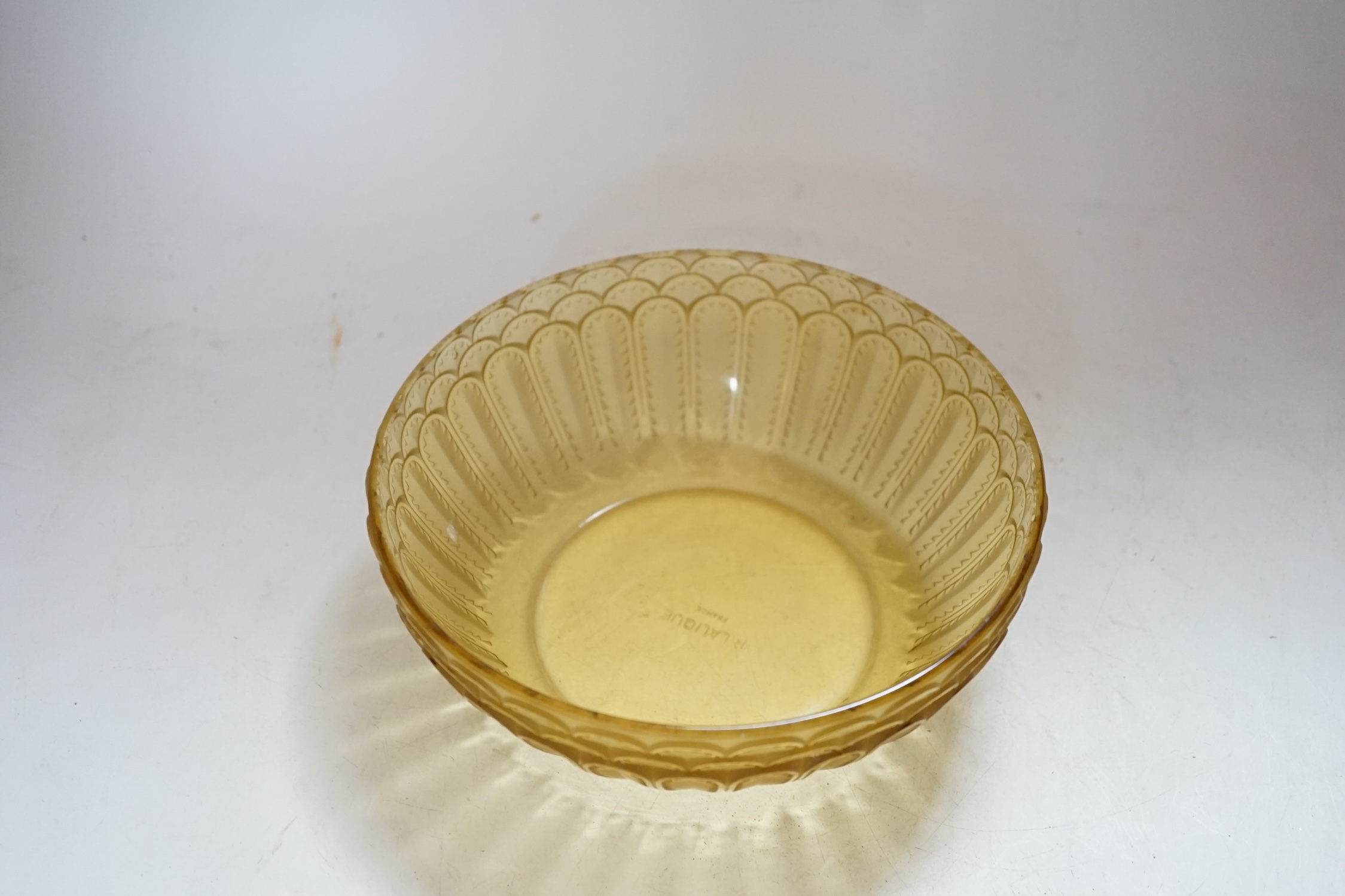 An R. Lalique 'Jaffa' amber glass bowl, 19cm diameter - Image 3 of 4