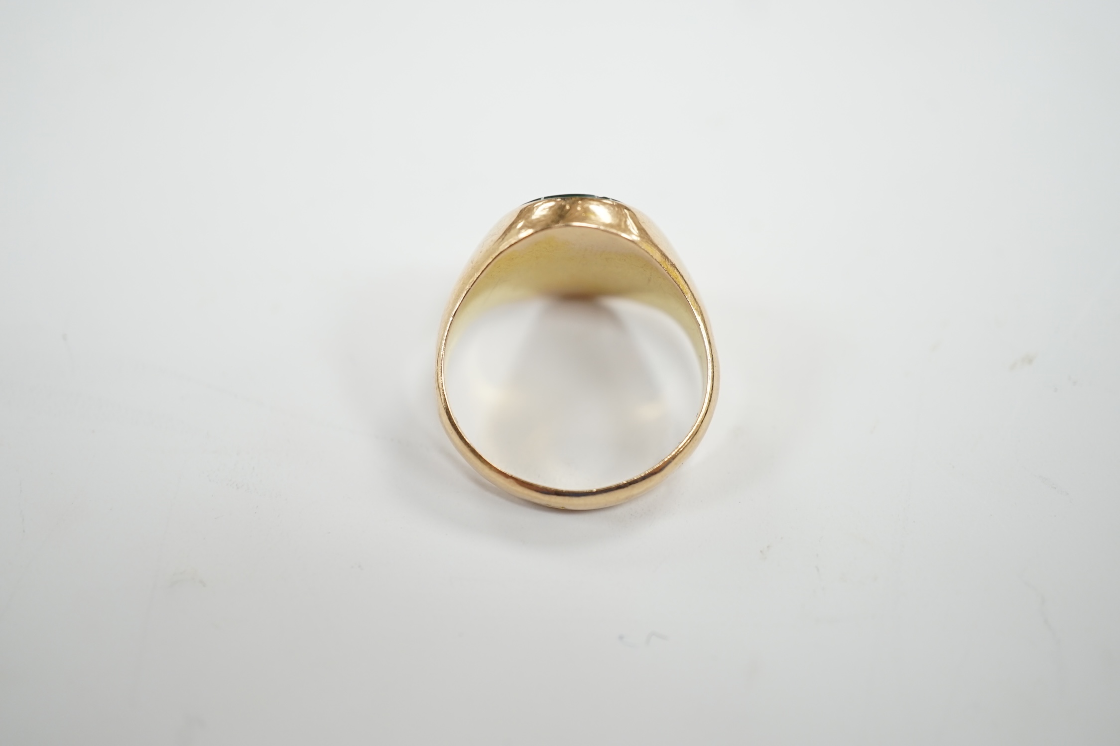 An early 20th century 15ct gold and oval cut bloodstone set signet ring, size O, gross weight 4.6 - Image 4 of 5