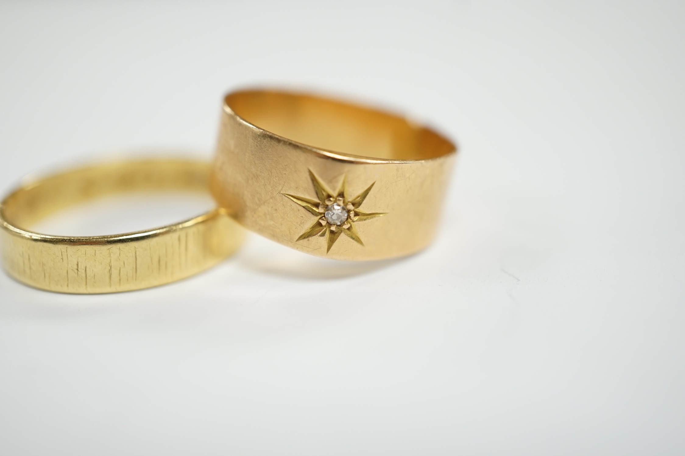 Two 18ct gold wedding bands, one hallmarked for London, 1918, 7.7 grams. - Image 2 of 5