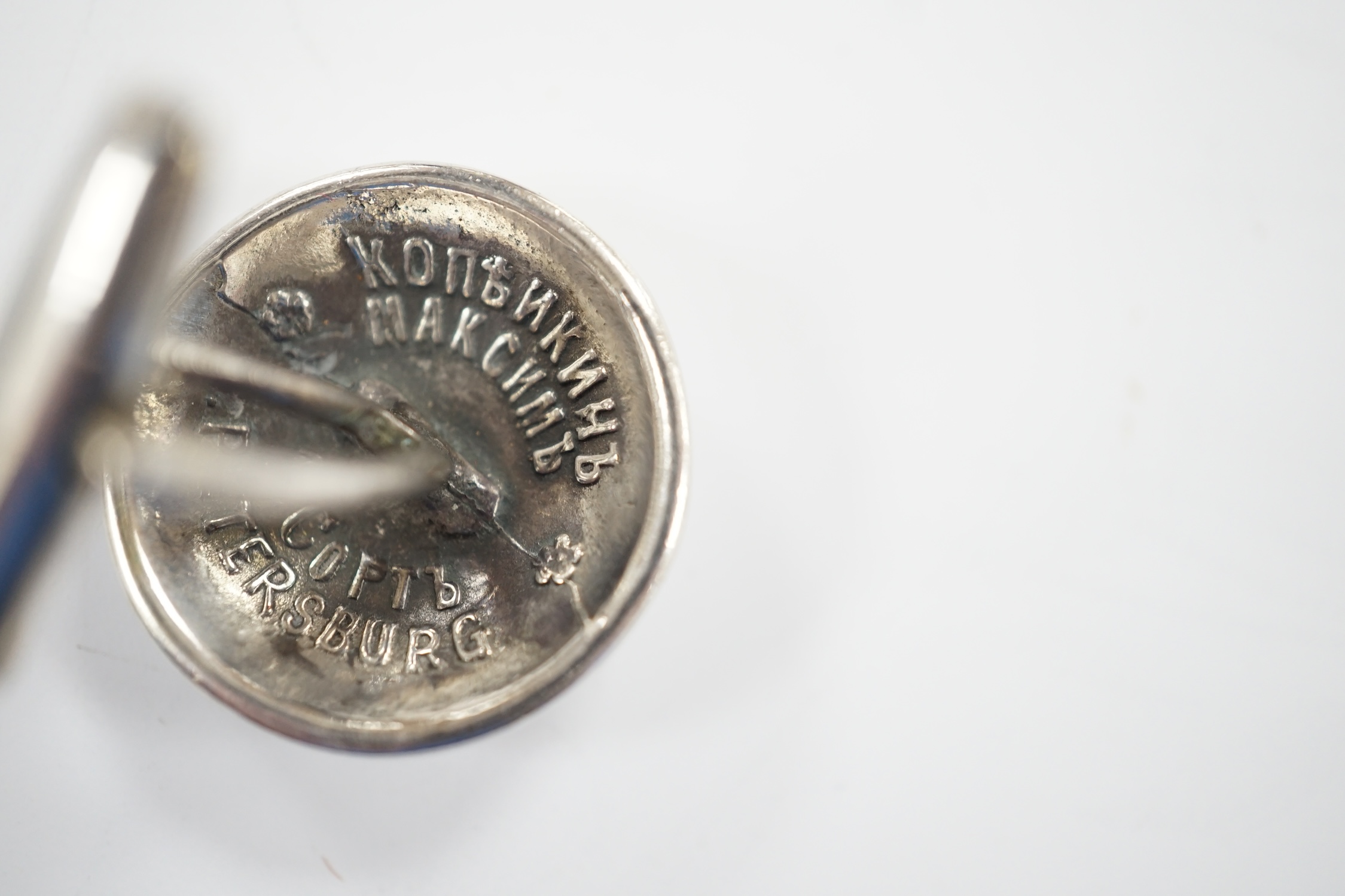 A pair of Russian 925 circular button cufflinks, embossed with the Coat of Arms of Russia, verso - Image 4 of 4