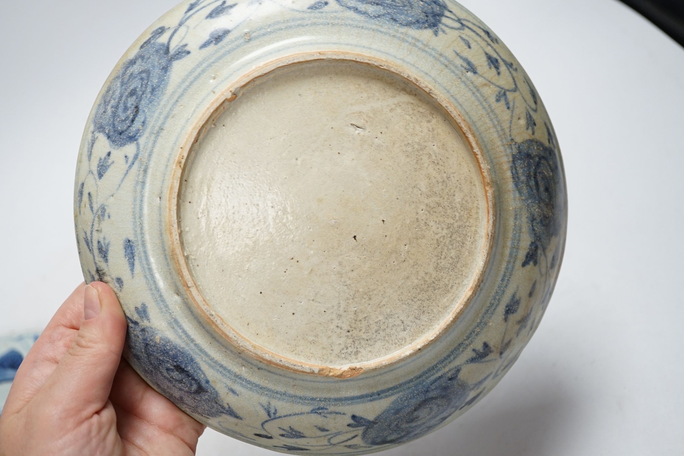 Three Chinese late Ming blue and white dishes, largest 21cm - Image 7 of 7