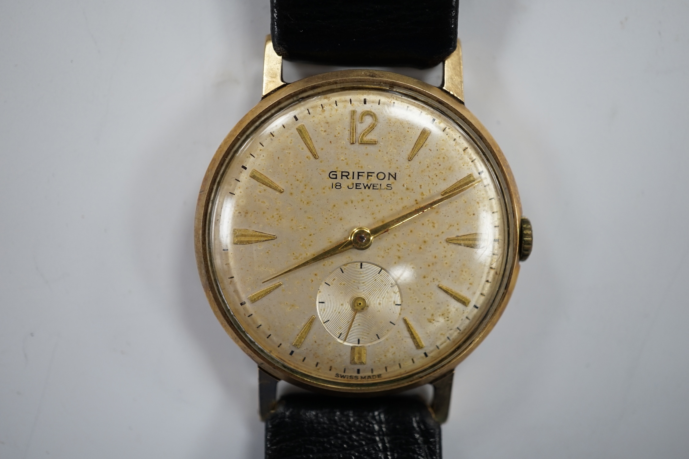 A gentleman's Swiss 9ct gold Griffon manual wind wrist watch, on a leather strap. - Image 2 of 4