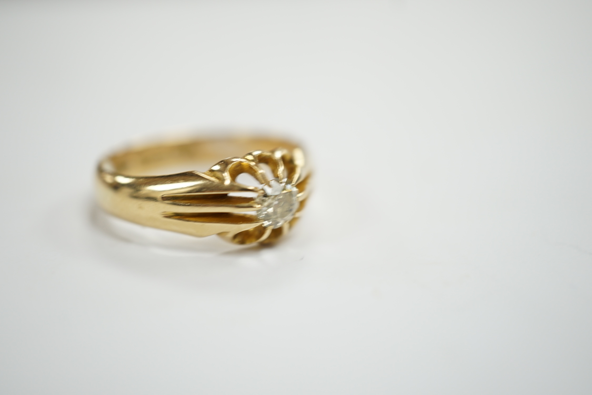 A George V 18ct gold and claw set solitaire diamond ring, size Q, gross weight 4.9 grams. - Image 3 of 5