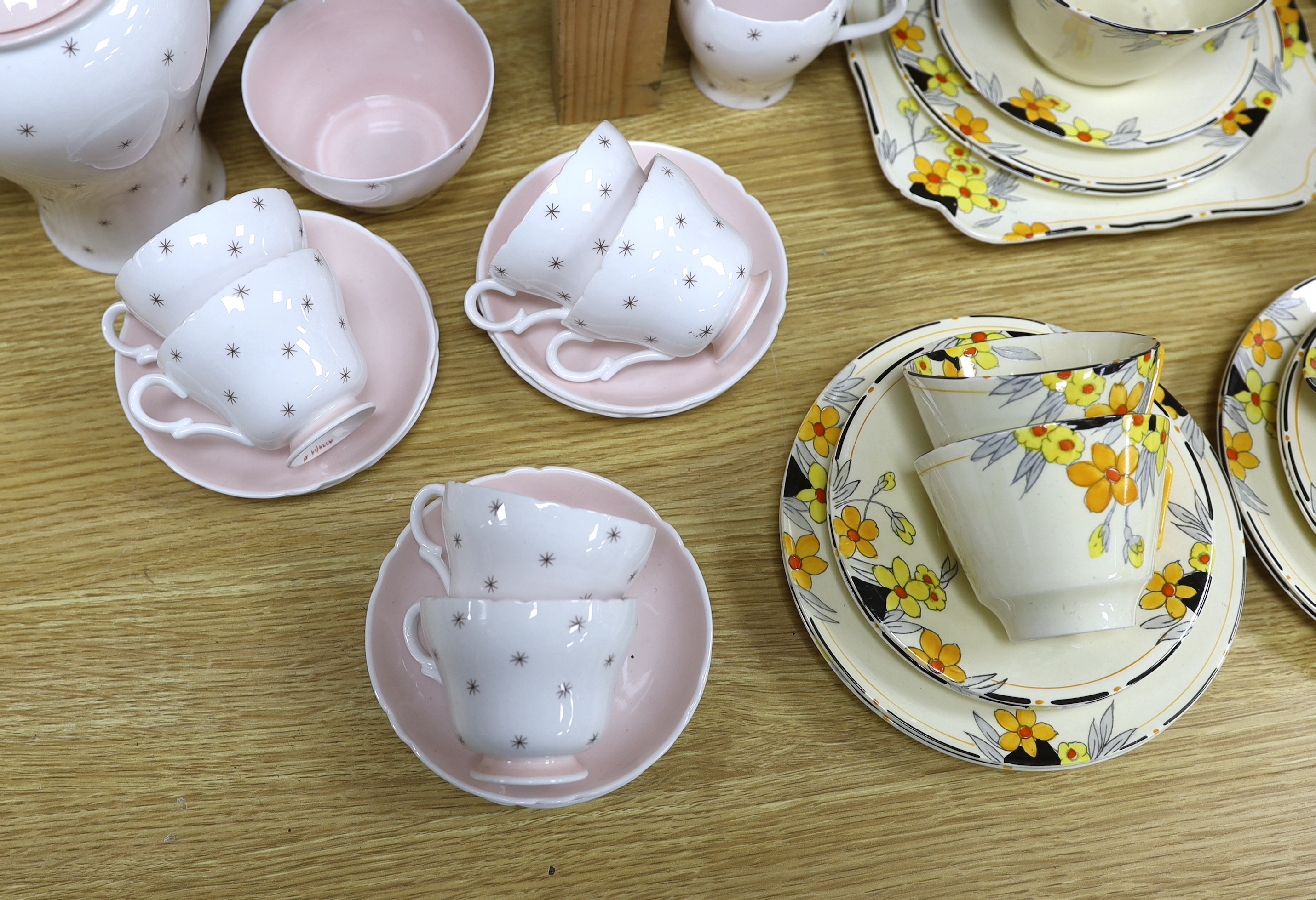 A Shelley tea set and a Crown Ducal part tea set - Image 3 of 5