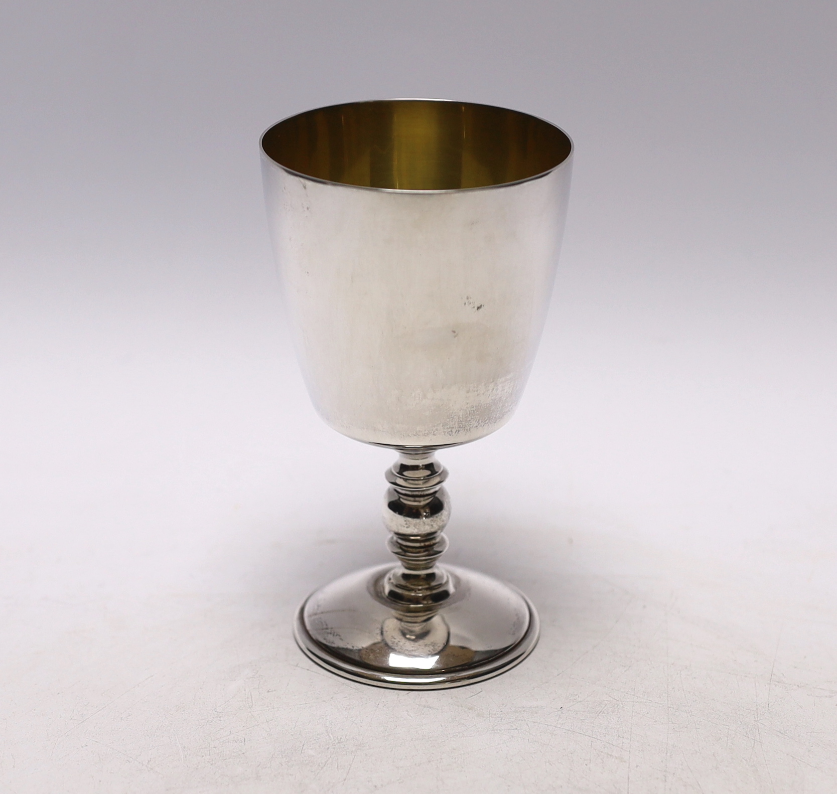 A modern silver goblet by Barker Ellis Silver Co, 12.8cm, 5.3oz.