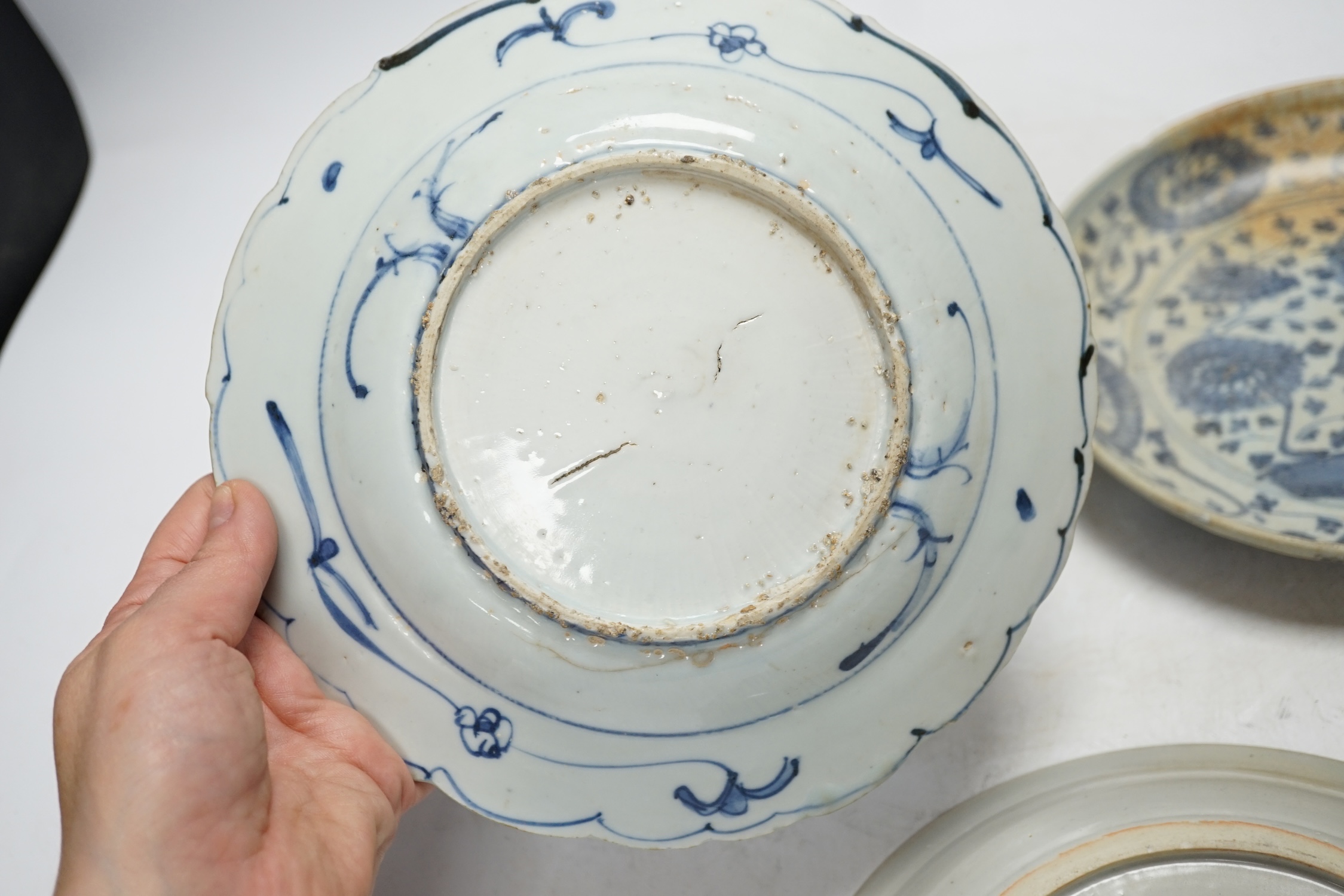 Three Chinese late Ming blue and white dishes, largest 21cm - Image 6 of 7