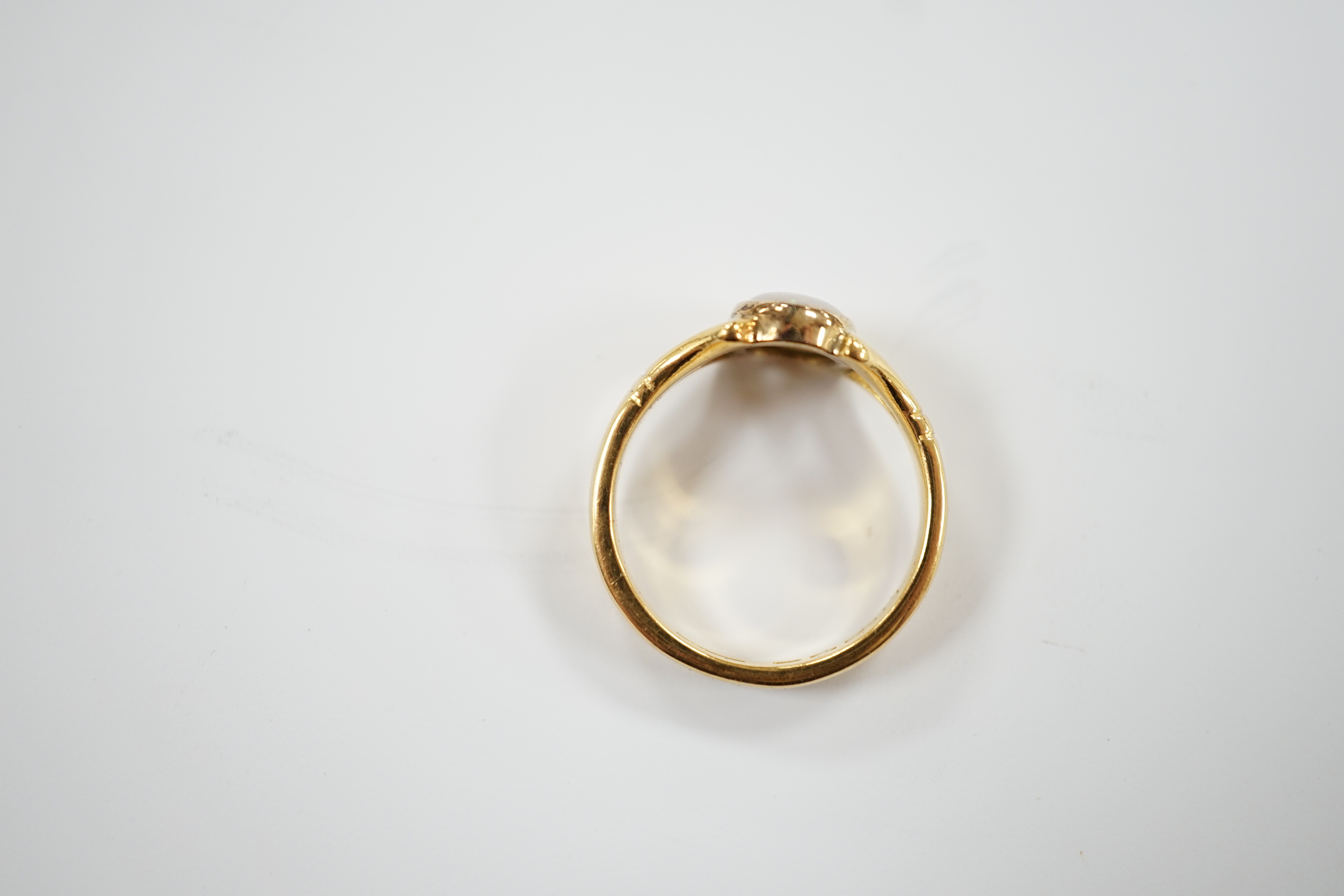 A George V 22ct gold and single stone cabochon white opal set ring, size P/Q, gross weight 6.5 - Image 4 of 4