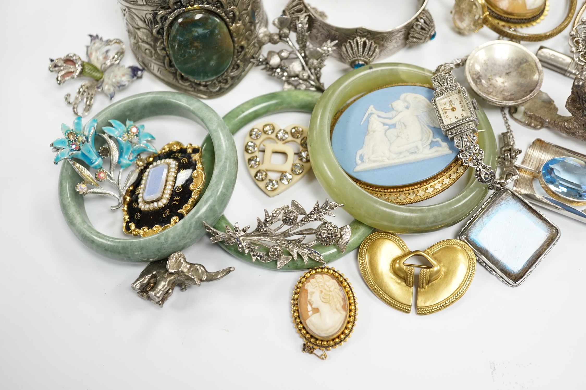 A collection of white metal and mixed costume jewellery, including bracelets, necklaces, bangles etc - Image 2 of 6