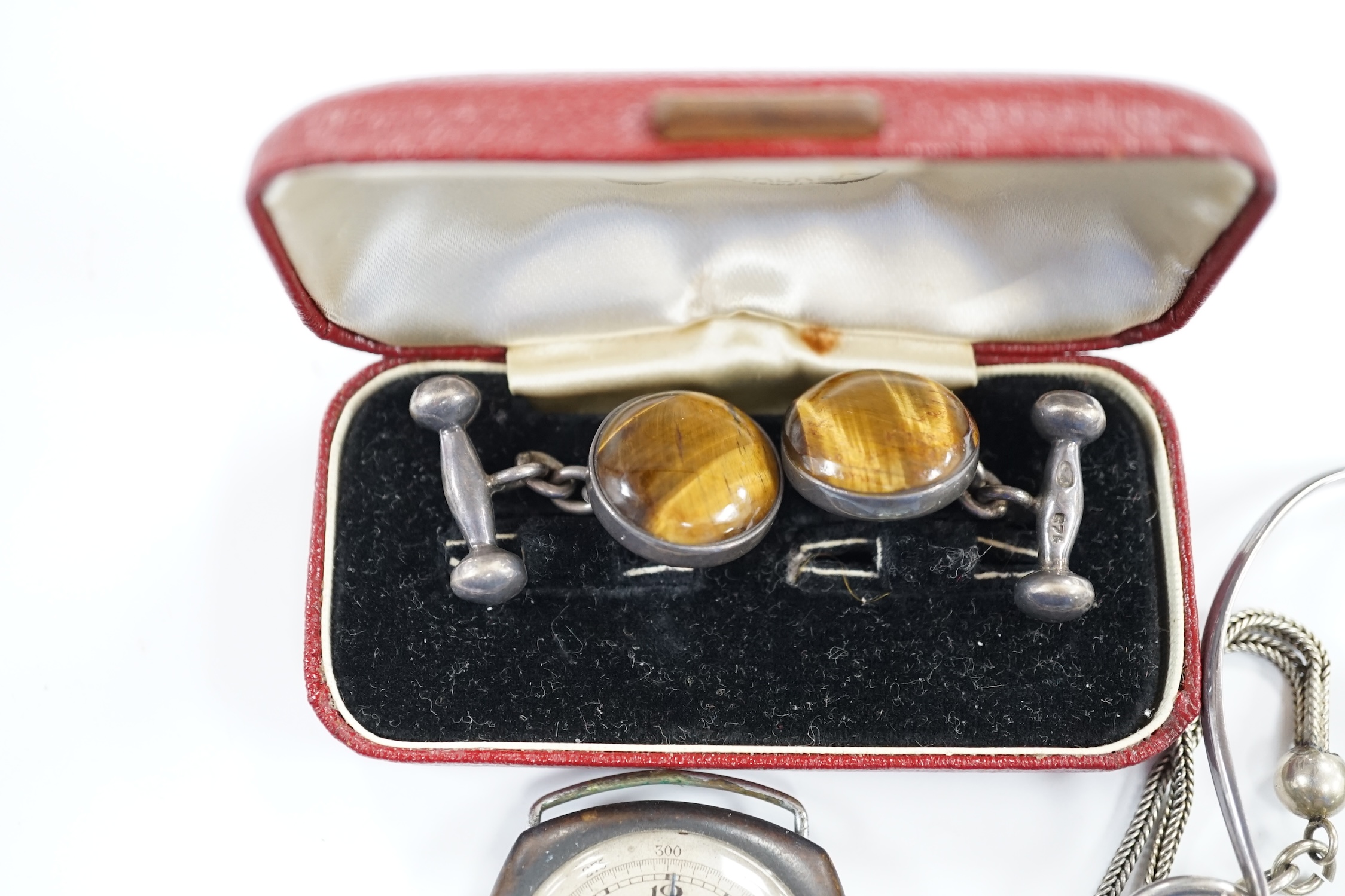 A pair of 925 and tiger's eye quartz set cufflinks, a silver and Scottish hardstone set brooch, a - Image 4 of 5