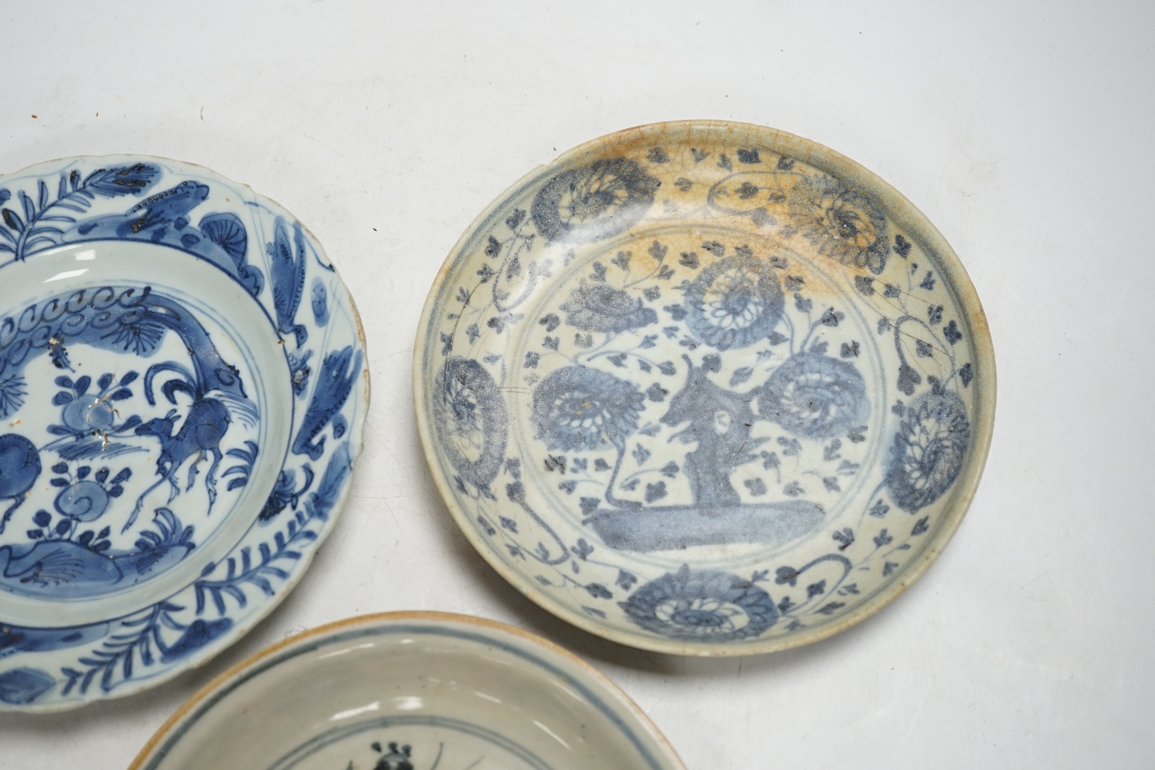 Three Chinese late Ming blue and white dishes, largest 21cm - Image 3 of 7