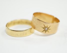Two 18ct gold wedding bands, one hallmarked for London, 1918, 7.7 grams.