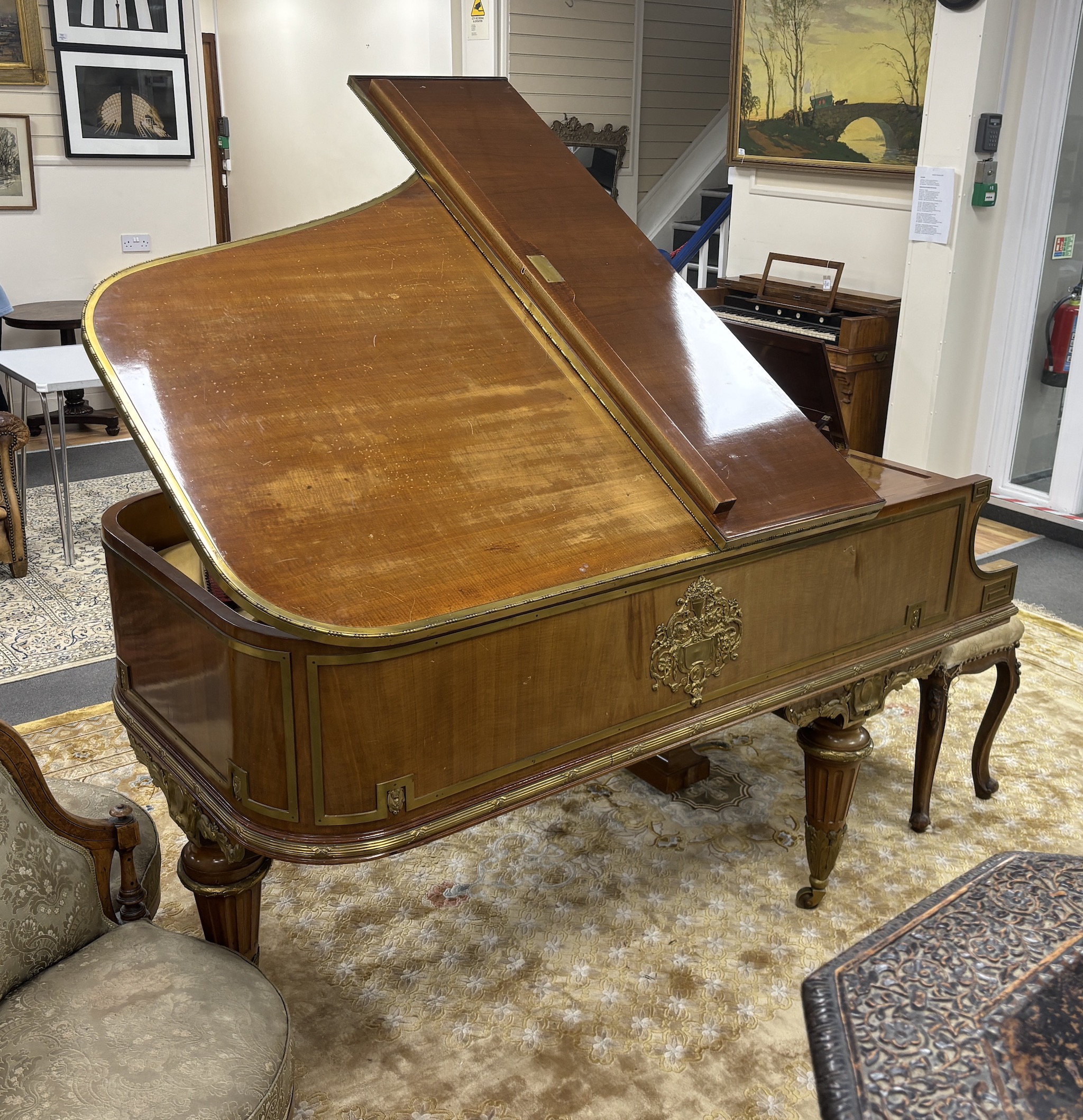 An Erard Louis XVI style mahogany and ormolu mounted boudoir grand piano, c1910 (ivory keys), length - Bild 3 aus 6